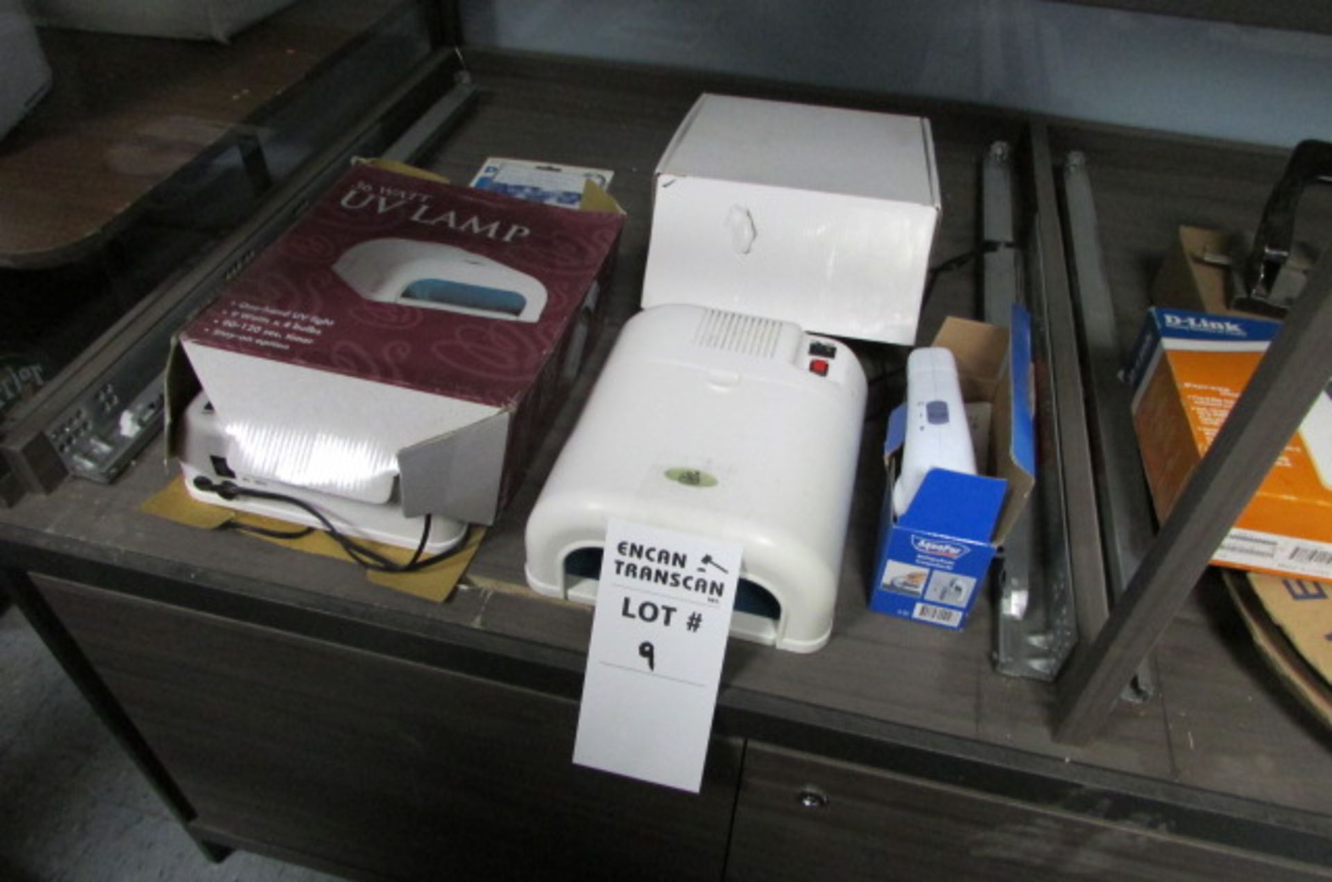 LOT: UV LAMP AND ACCESORIES