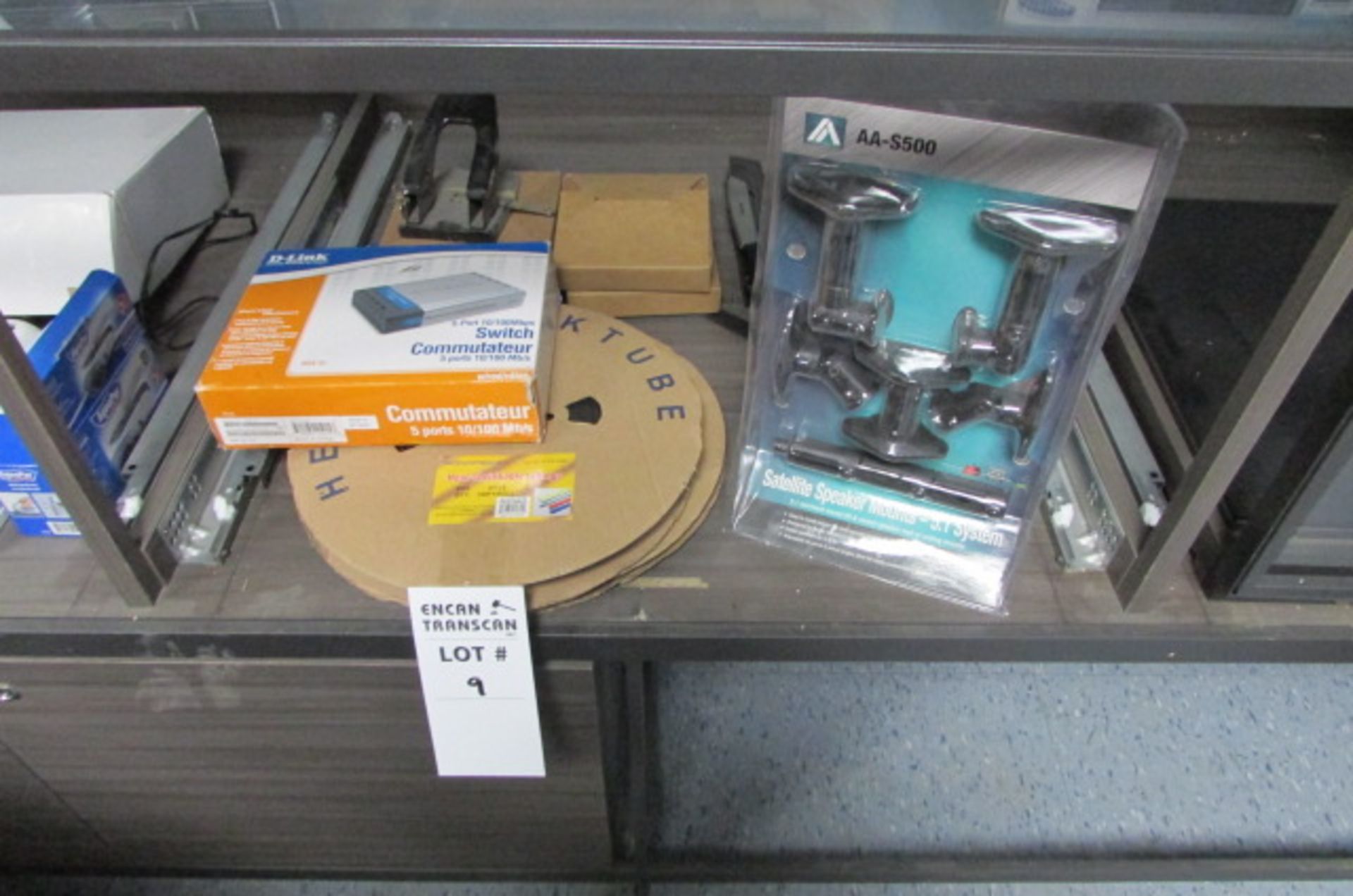 LOT: UV LAMP AND ACCESORIES - Image 2 of 2