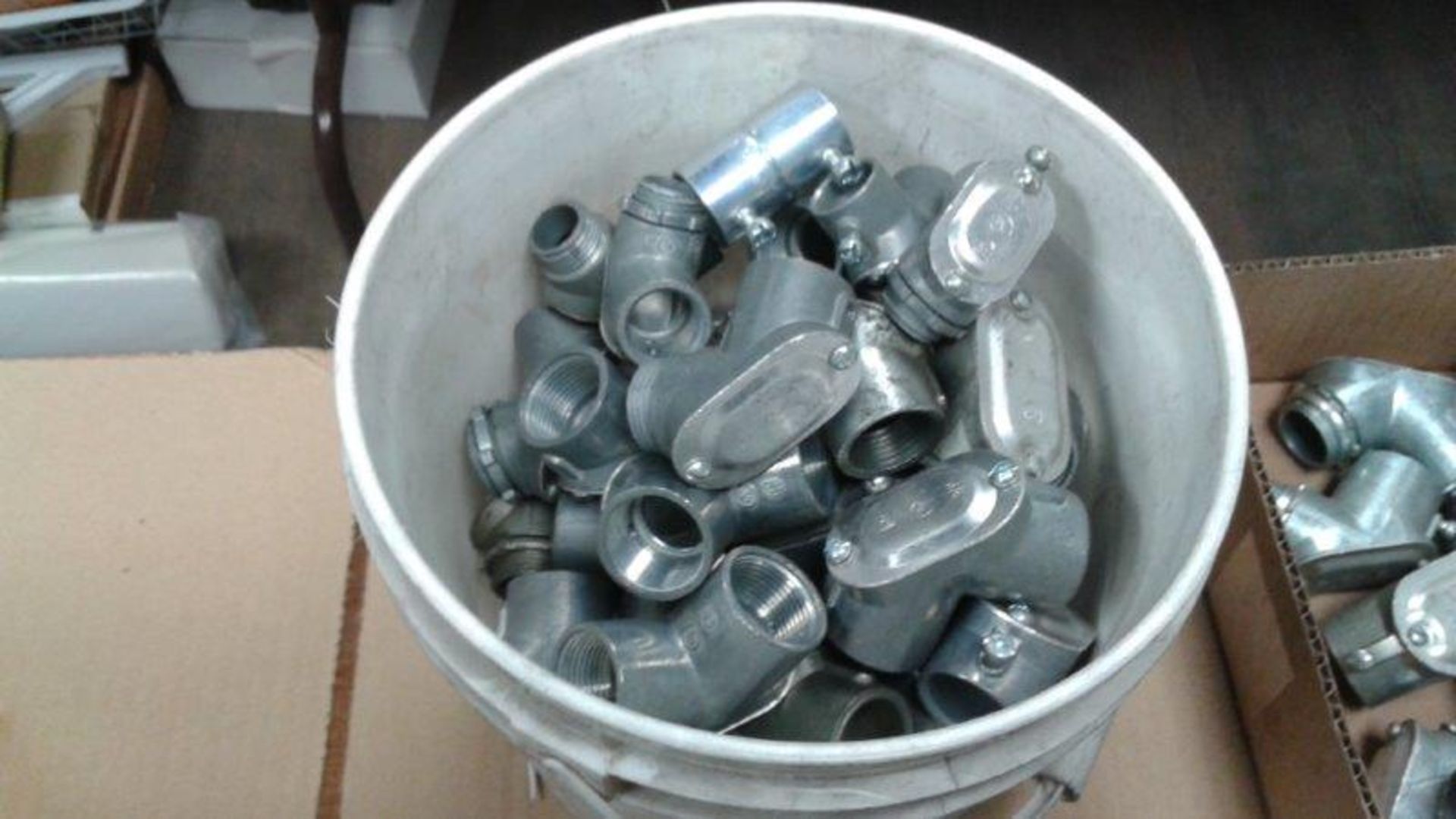 LOT: (300) ASST. GALV.CONDUIT FITTINGS - Image 6 of 6