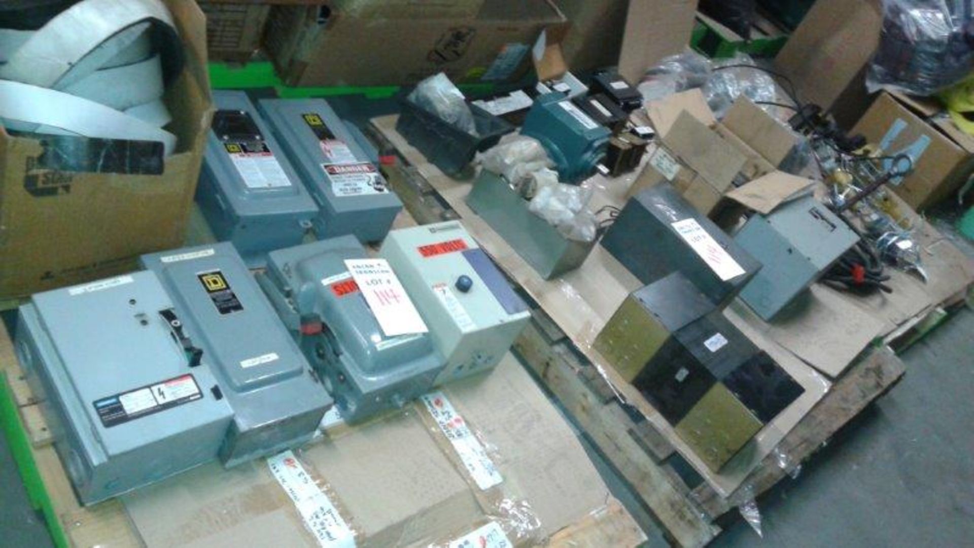 LOT: ASST. ELECTRICAL JUNCTION & SWITCH BOXES/PANELS, ASST. WIRING, EXTENSION LIGHTS, SMALL