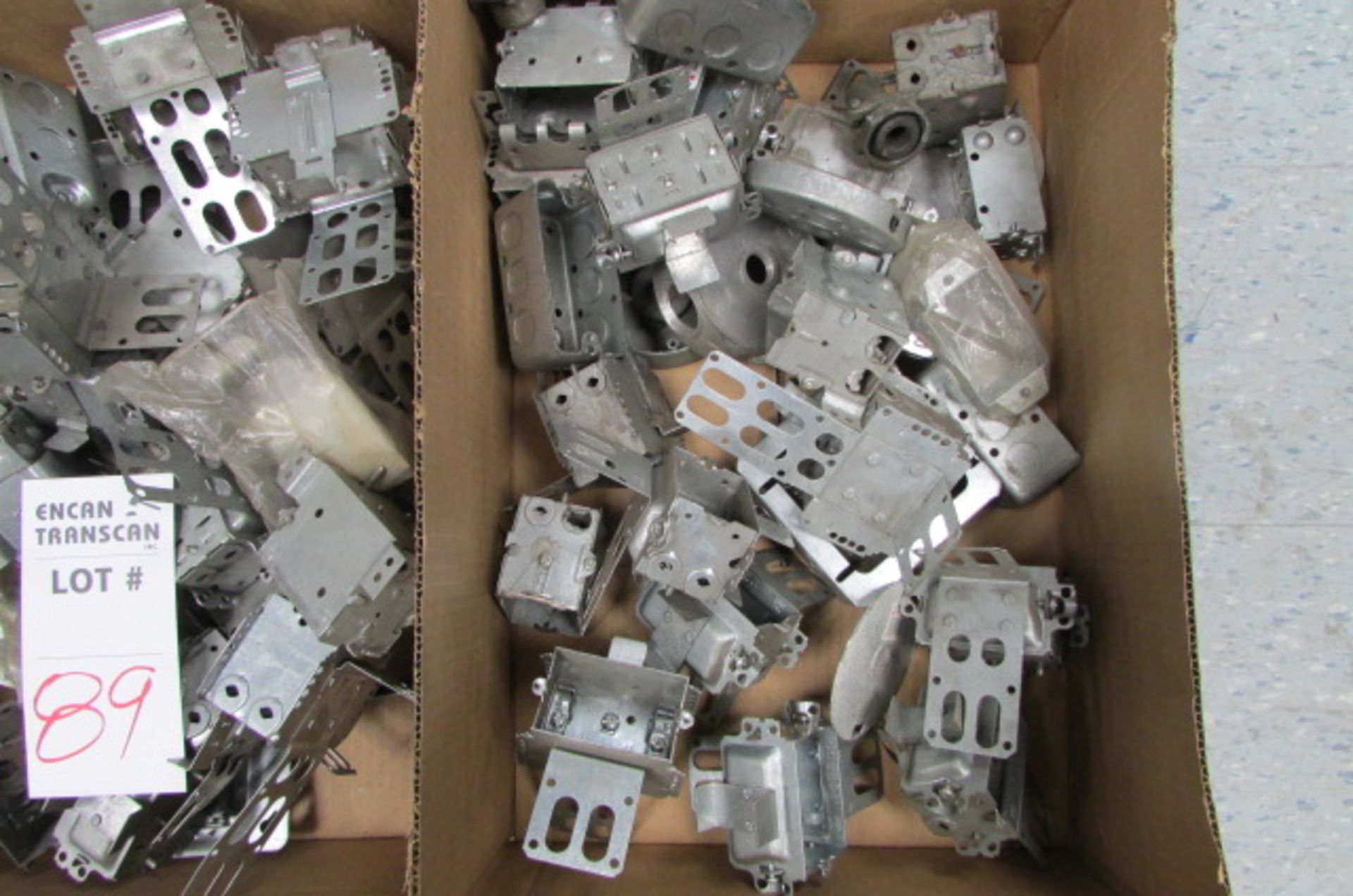 LOT: ASSORTED ELECTRICAL COMPONENTS, GALV. OUTLET BOXES, PLATES, SUPPORTS, MALE/FEMALE 110/220VOLT - Image 3 of 4