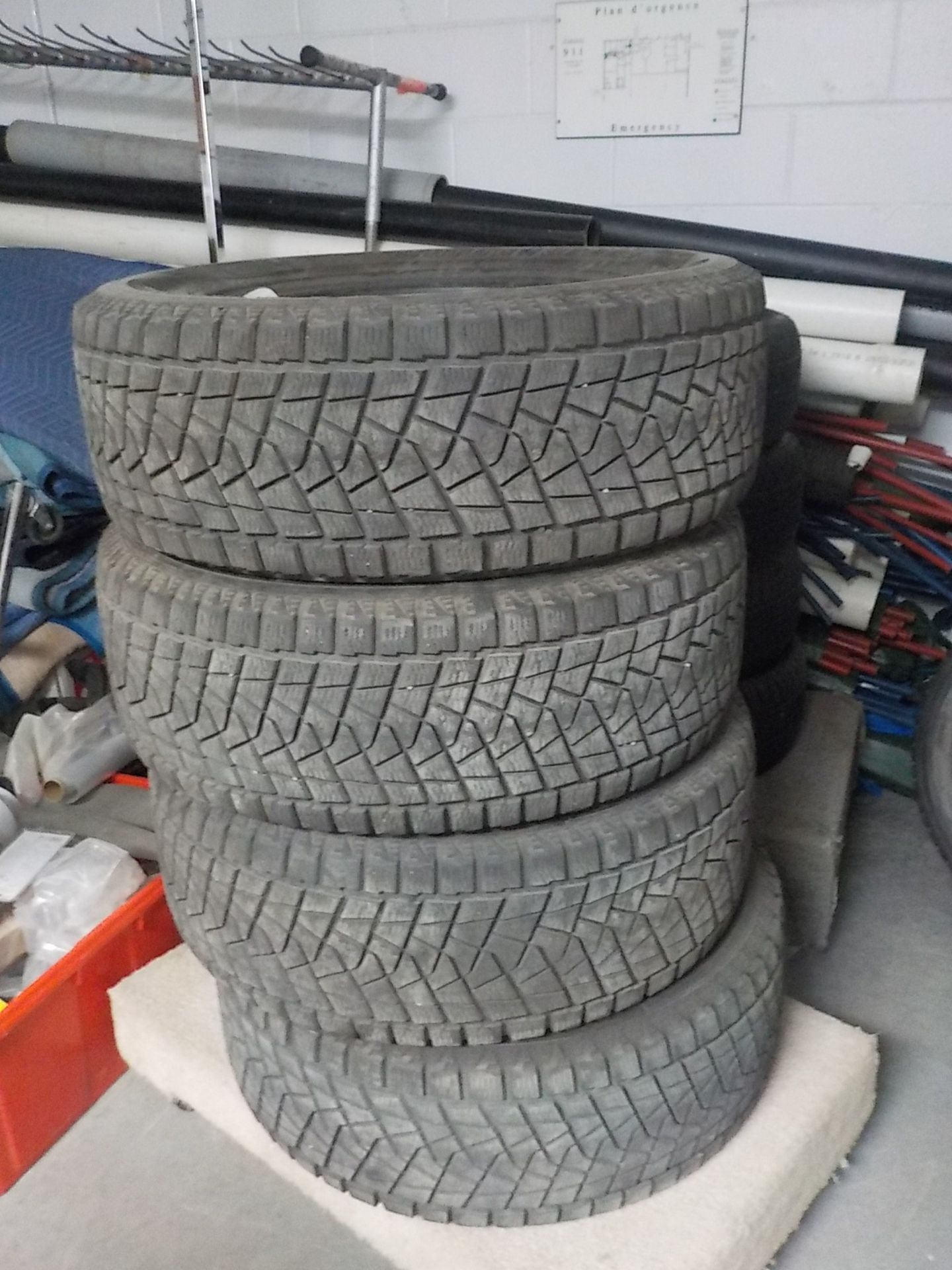 BRIDGESTONE WINTER TIRES, 275/60 R18