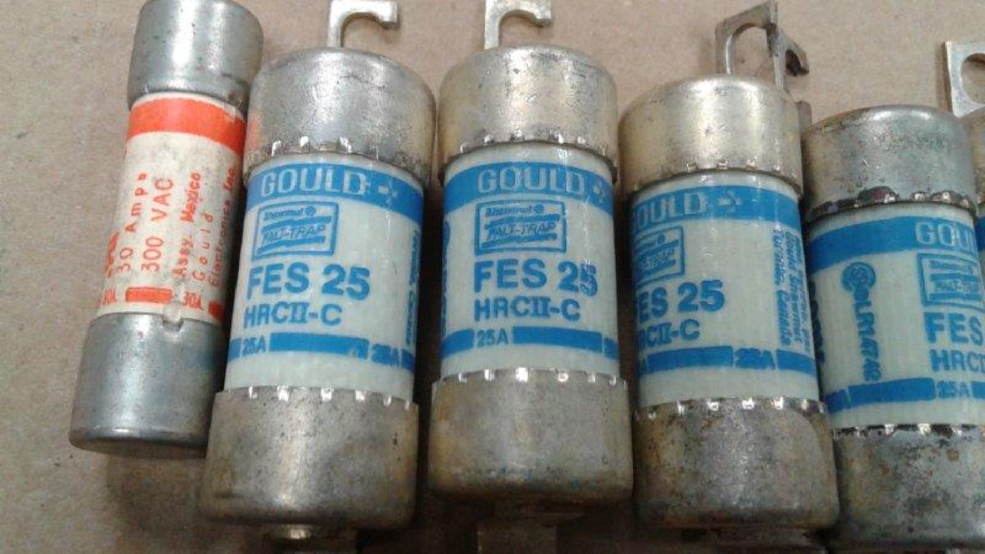 LOT: (approx.100) ASST. FUSES, (SEE PHOTOS FOR INDIVIDUAL DETAILS ( ALL TESTED & FUNCTIONAL) - Image 2 of 7