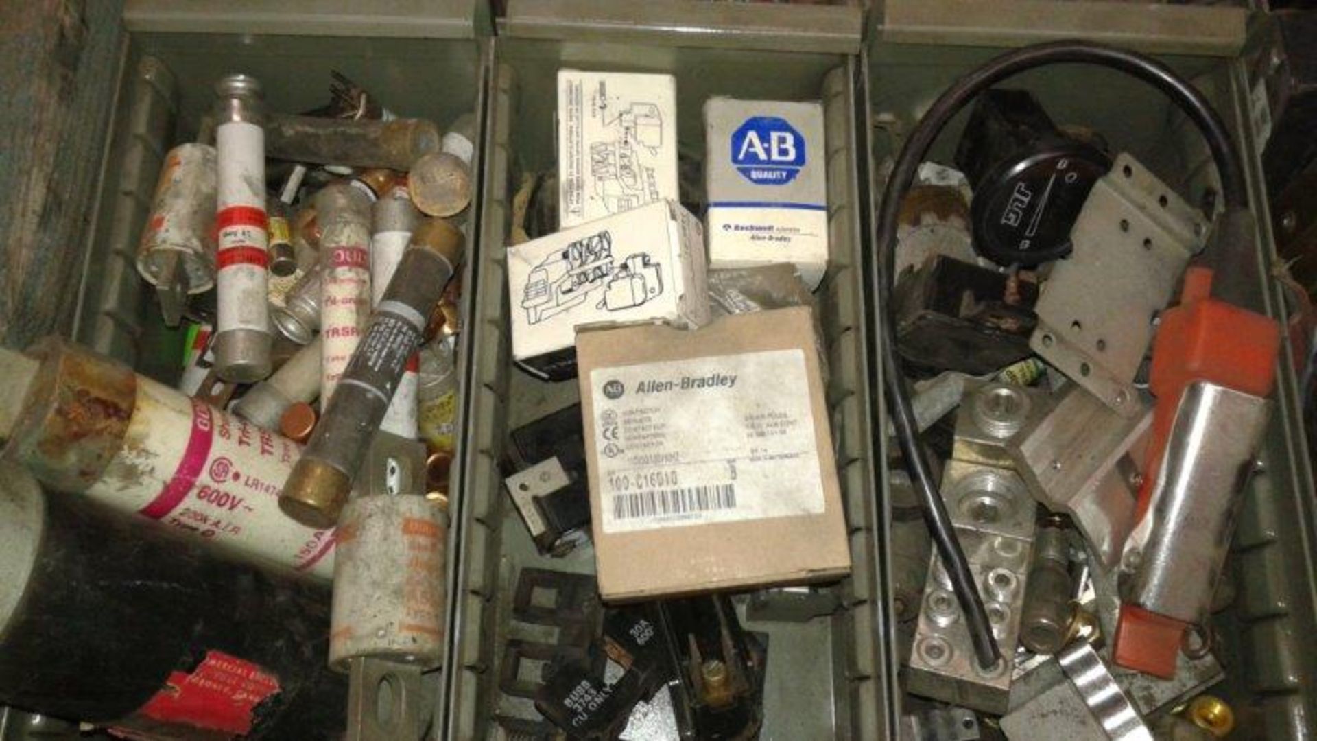 LOT: ASSORTED ELECTRICAL COMPONENTS, FUSES, CONNECTORS, BULBS, SPARE PARTS, RELAYS, SWITCHES, - Image 2 of 9