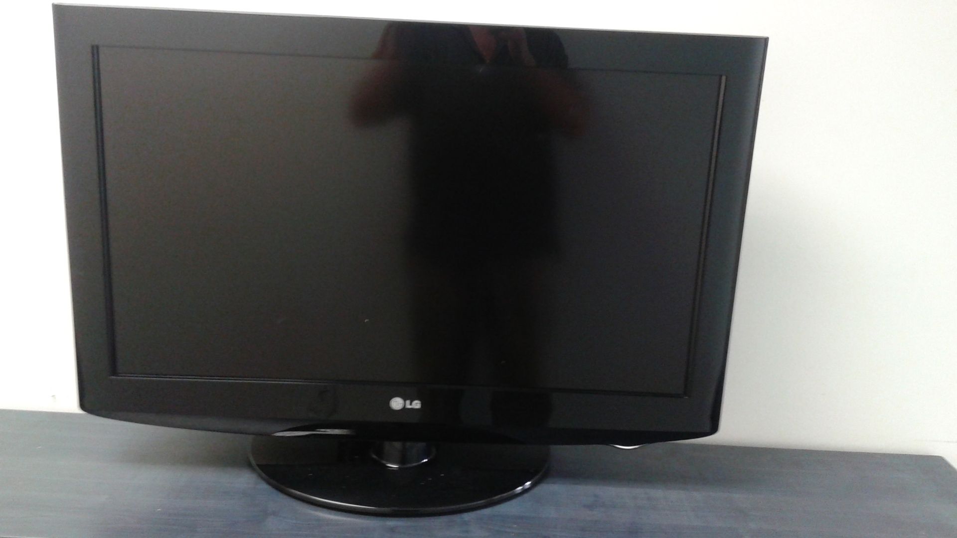 36" LG FLATSCREEN TV