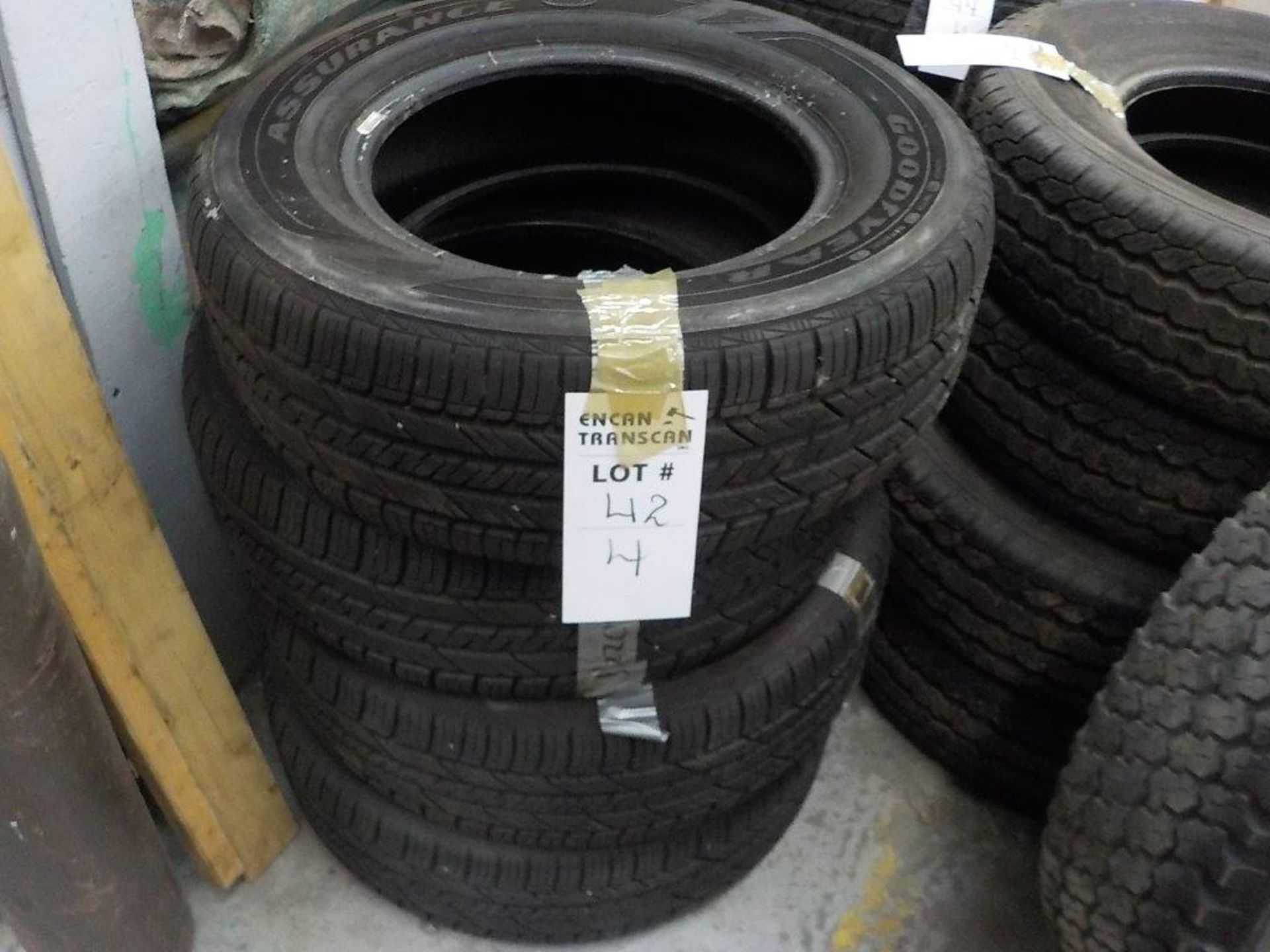 GOODYEAR ASSURANCE summertires, P215/70/R15 (used) - Image 2 of 4