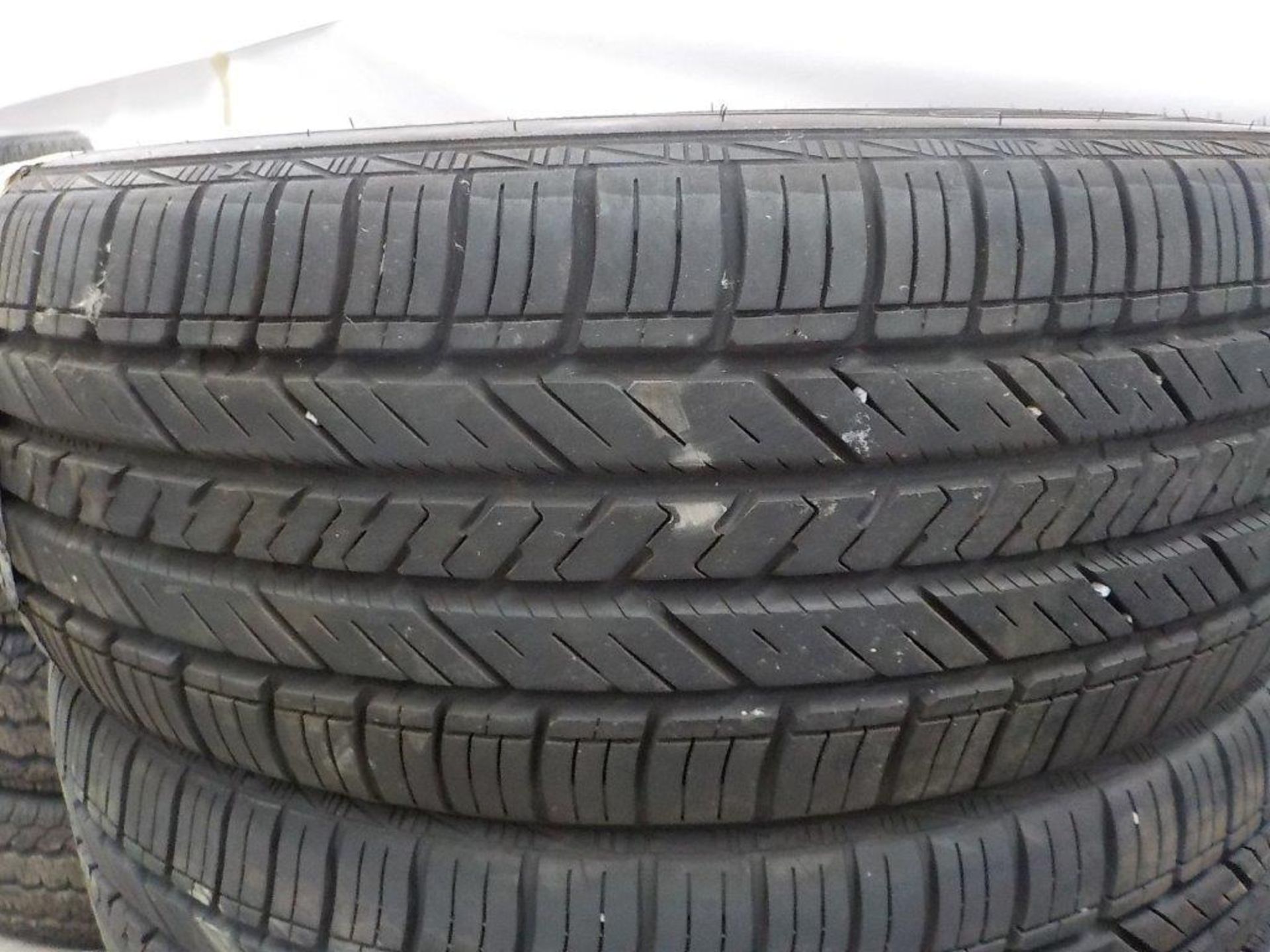 GOODYEAR ASSURANCE summertires, P215/70/R15 (used) - Image 4 of 4