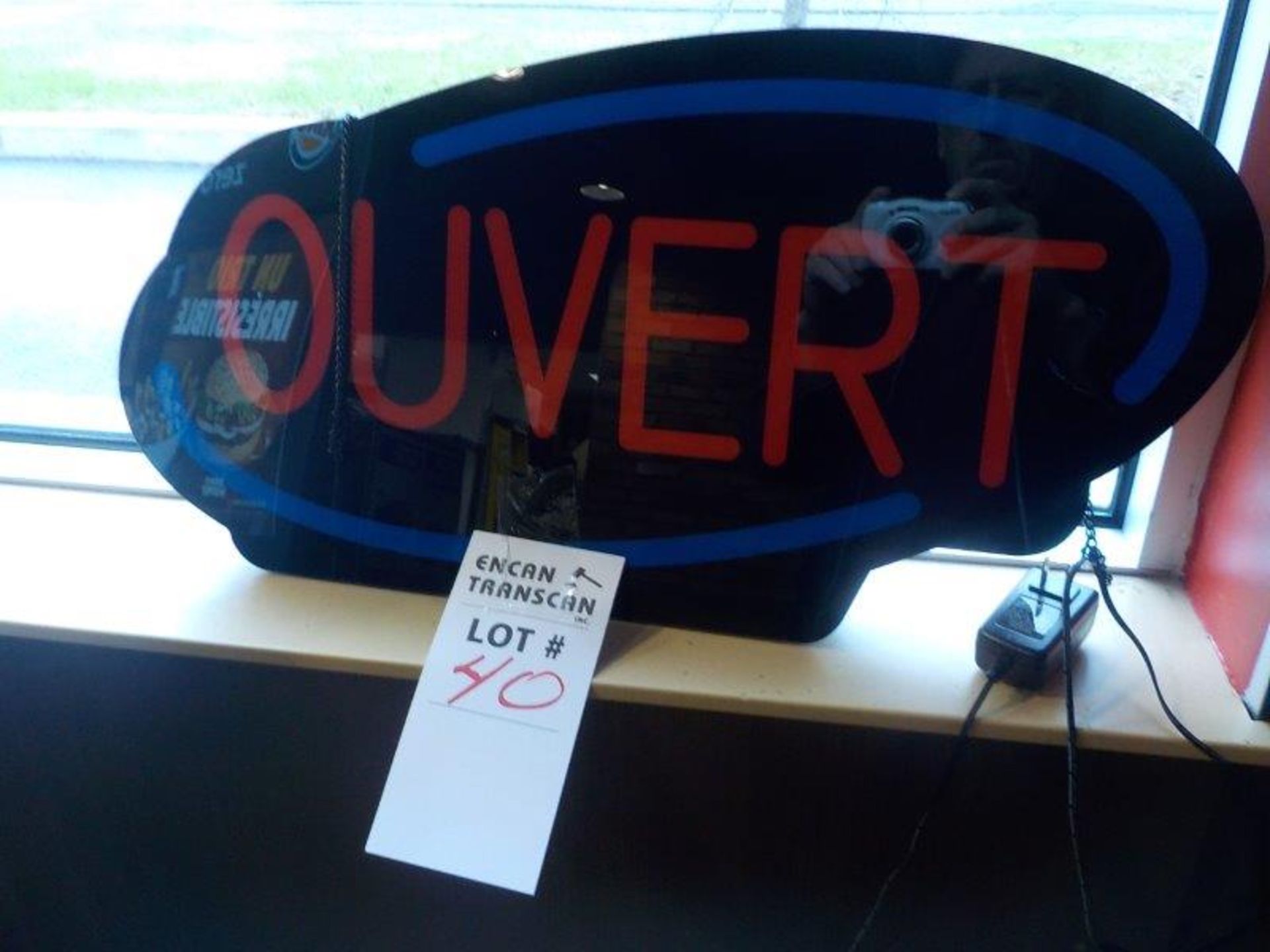 LOT: Enseigne "Ouvert" & Présentoir