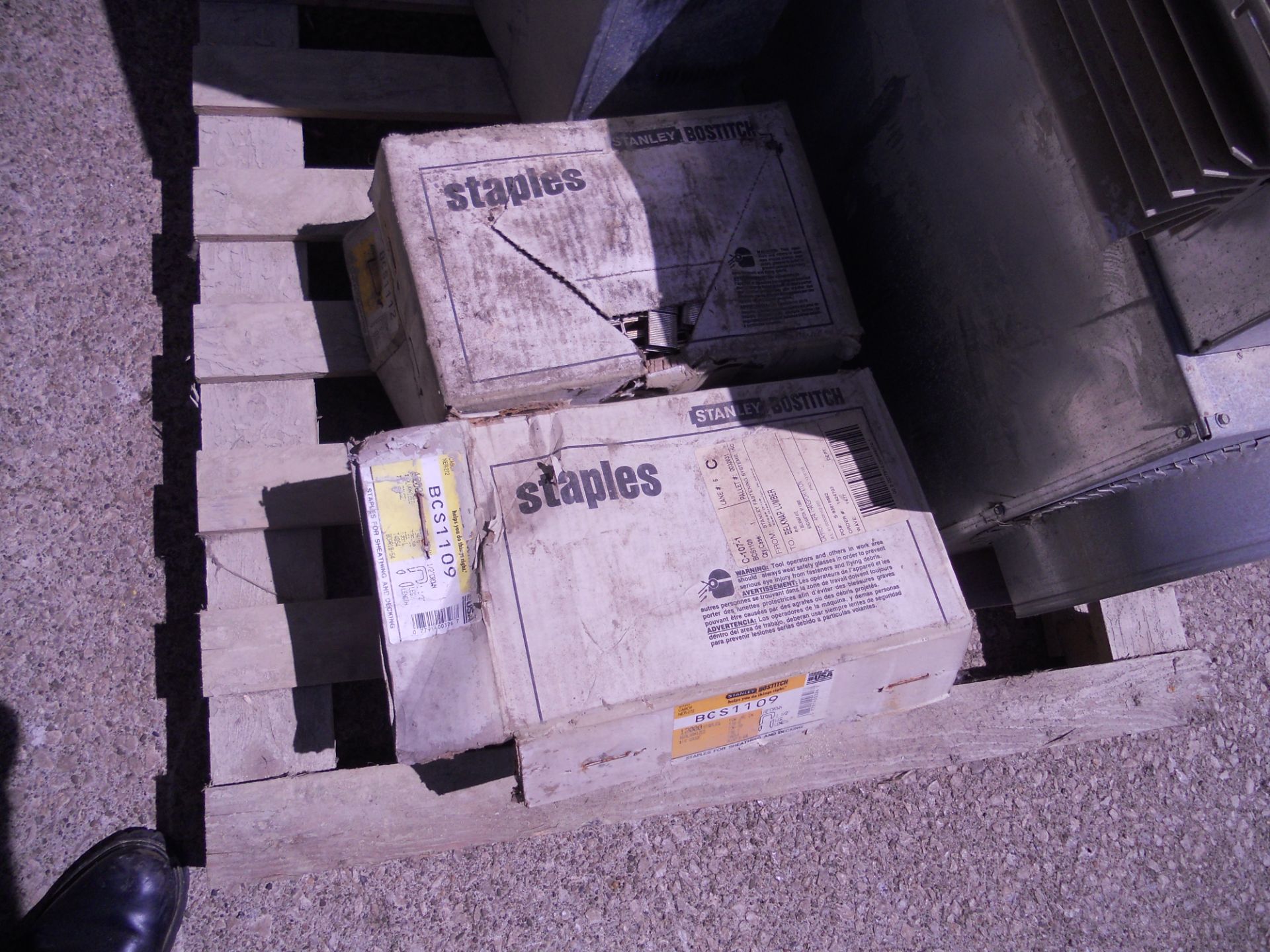 Skid with (2) Heatrix duct heaters and (4) Boxes of Bostitch staples - Image 4 of 7