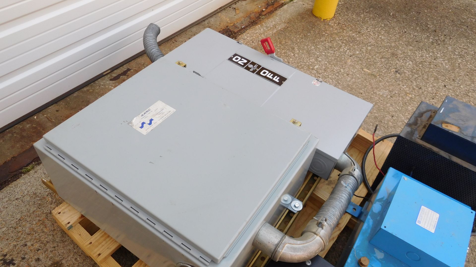 Skid w/Isatrol Surge Protector w/200amp box/ Emerson box/ and misc - Image 3 of 4