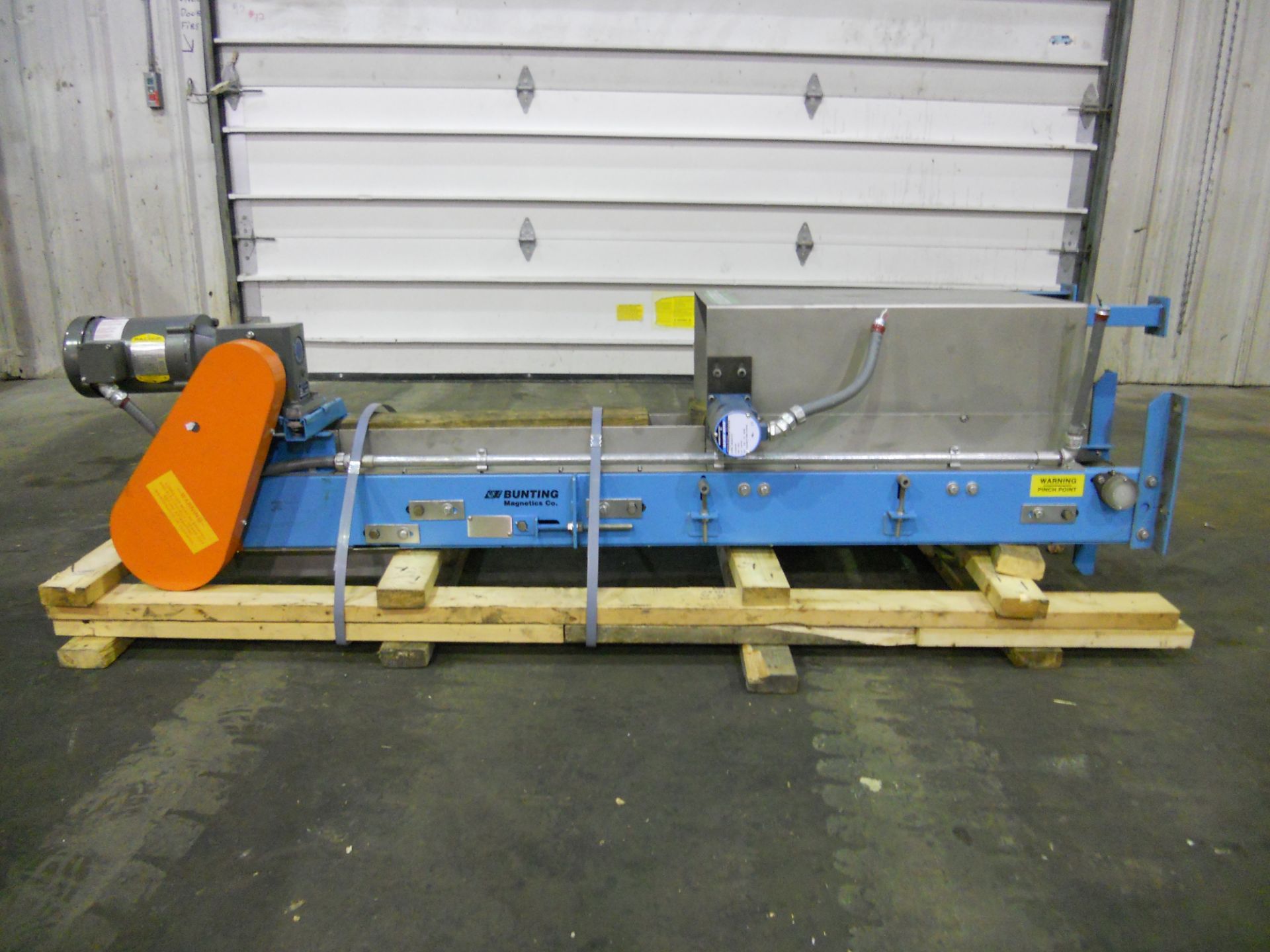 Bunting Vertical Magnetic conveyor w/bucket 4" opening