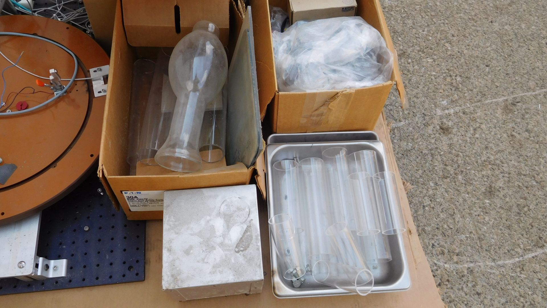 Skid with Misc. Lab parts and glassware - Image 4 of 4