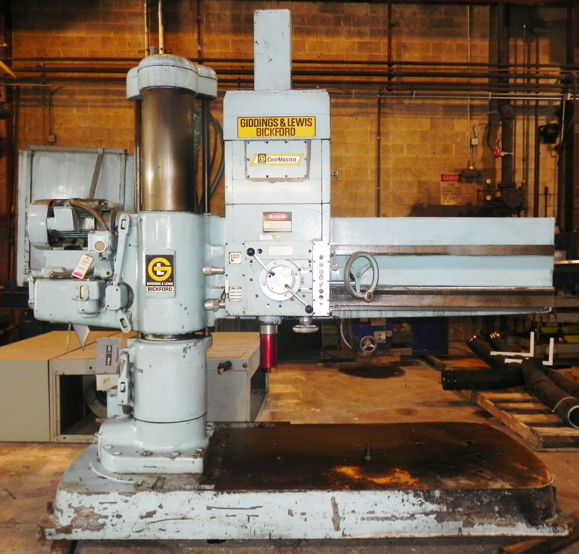 Giddings & Lewis Bickford ChipMaster 6' x 10" Radial Arm Drill