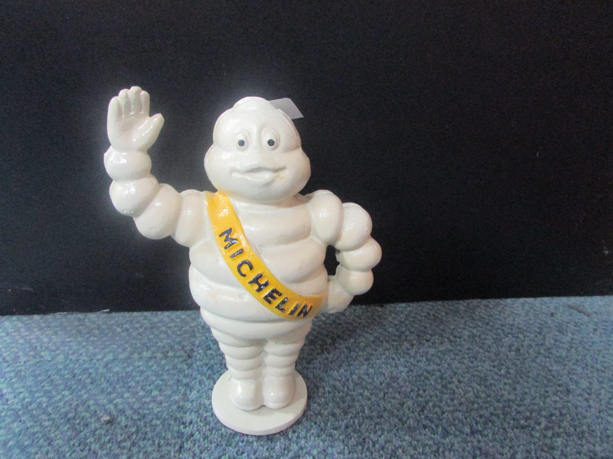 Model Michelin Man - waving