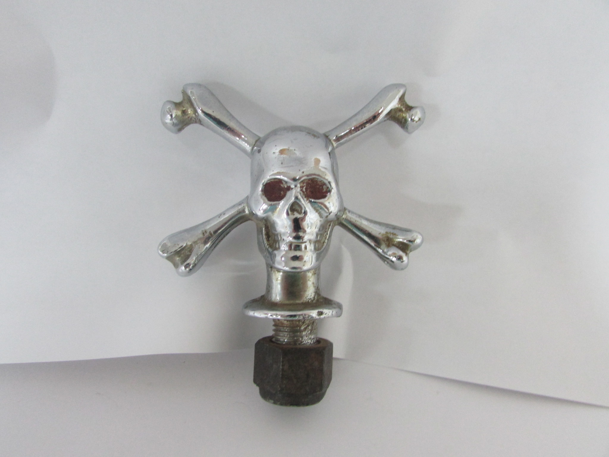 Chrome on Yellow Metal Skull and Crossbones Car Mascot