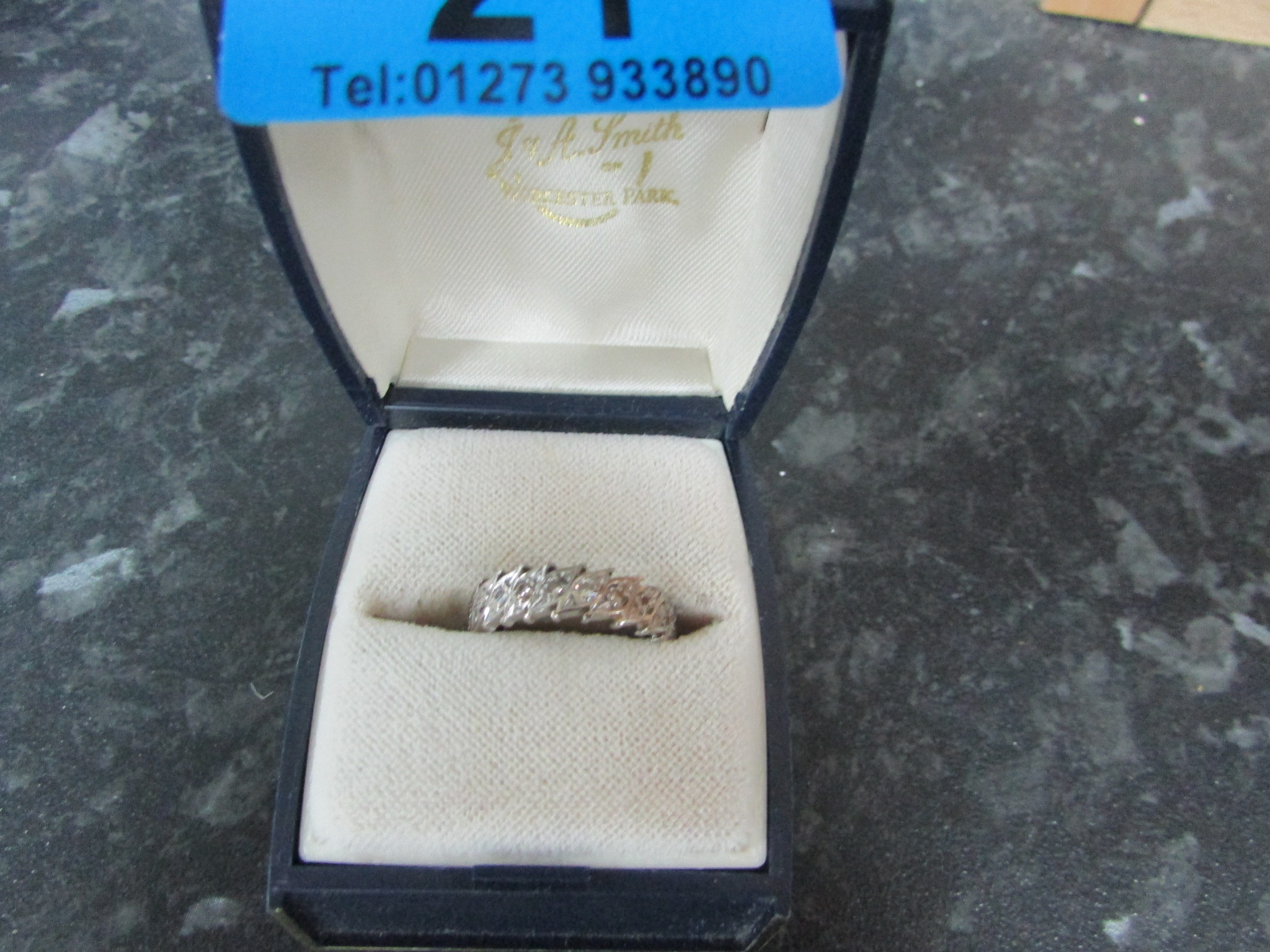 18ct gold and diamond ring 4.1g