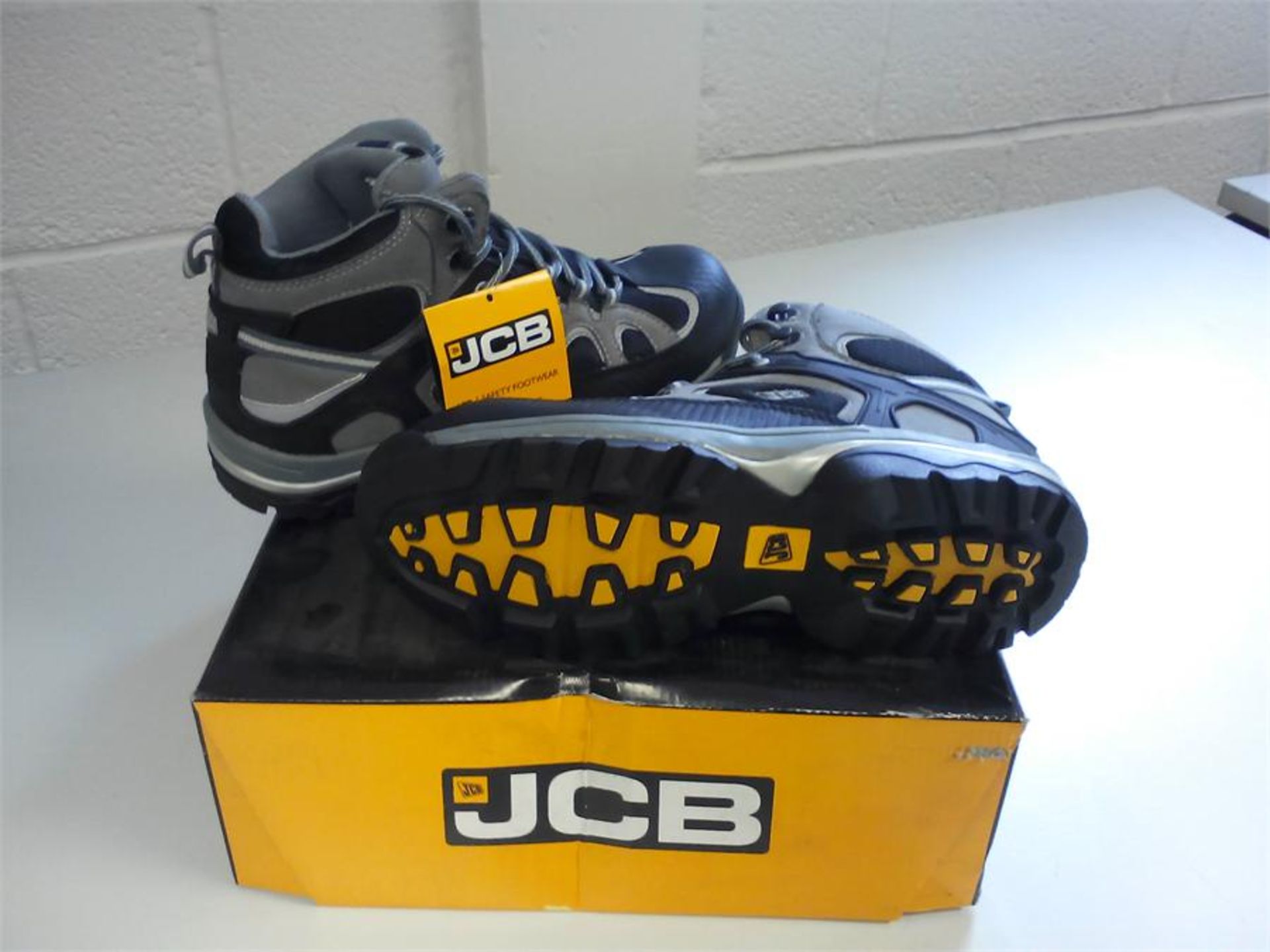 JCB Safety Boots NEW Boxed - RRP £40 - UK Size 10 / USA 11 / EURO 44 - Grey/Black Microfiber/Mesh