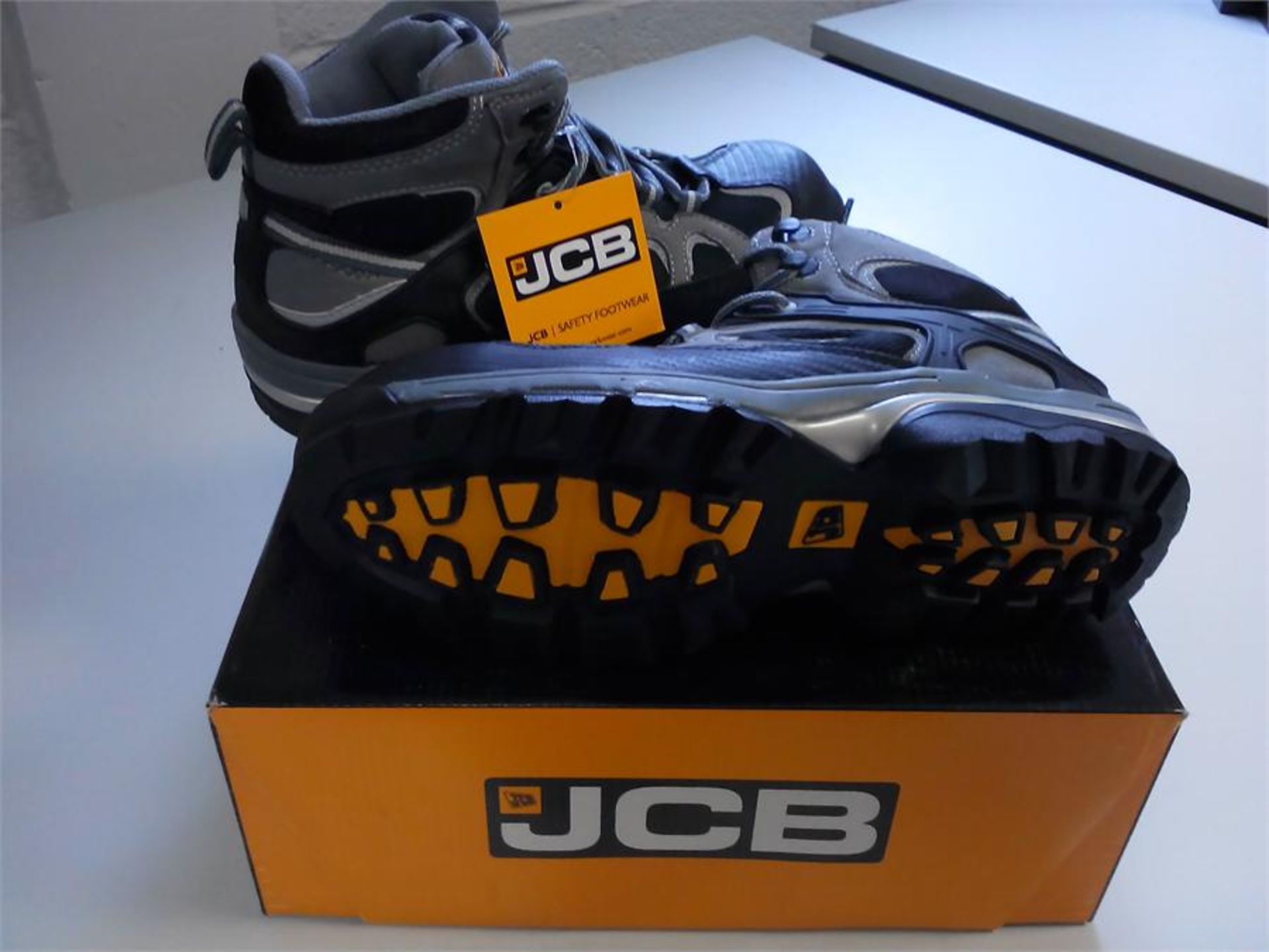 JCB Safety Boots NEW Boxed - RRP £40 - UK Size 8 / USA 9 / EURO 42 - Grey/Black Microfiber/Mesh - Image 2 of 2