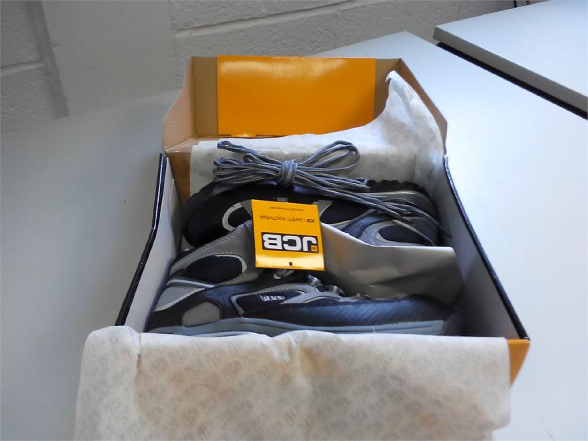 JCB Safety Boots NEW Boxed - RRP £40 - UK Size 8 / USA 9 / EURO 42 - Grey/Black Microfiber/Mesh