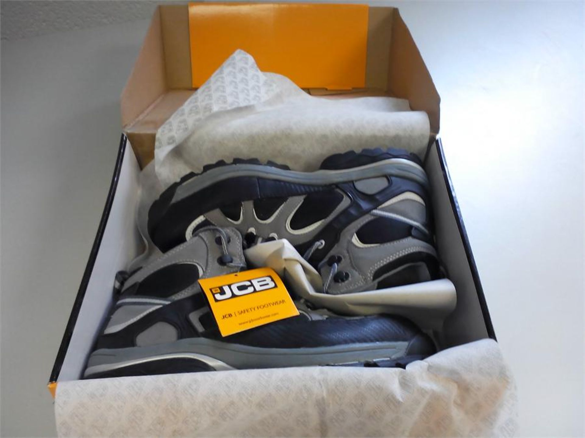 JCB Safety Boots NEW Boxed - RRP £40 - UK Size 10 / USA 11 / EURO 44 - Grey/Black Microfiber/Mesh - Image 2 of 2