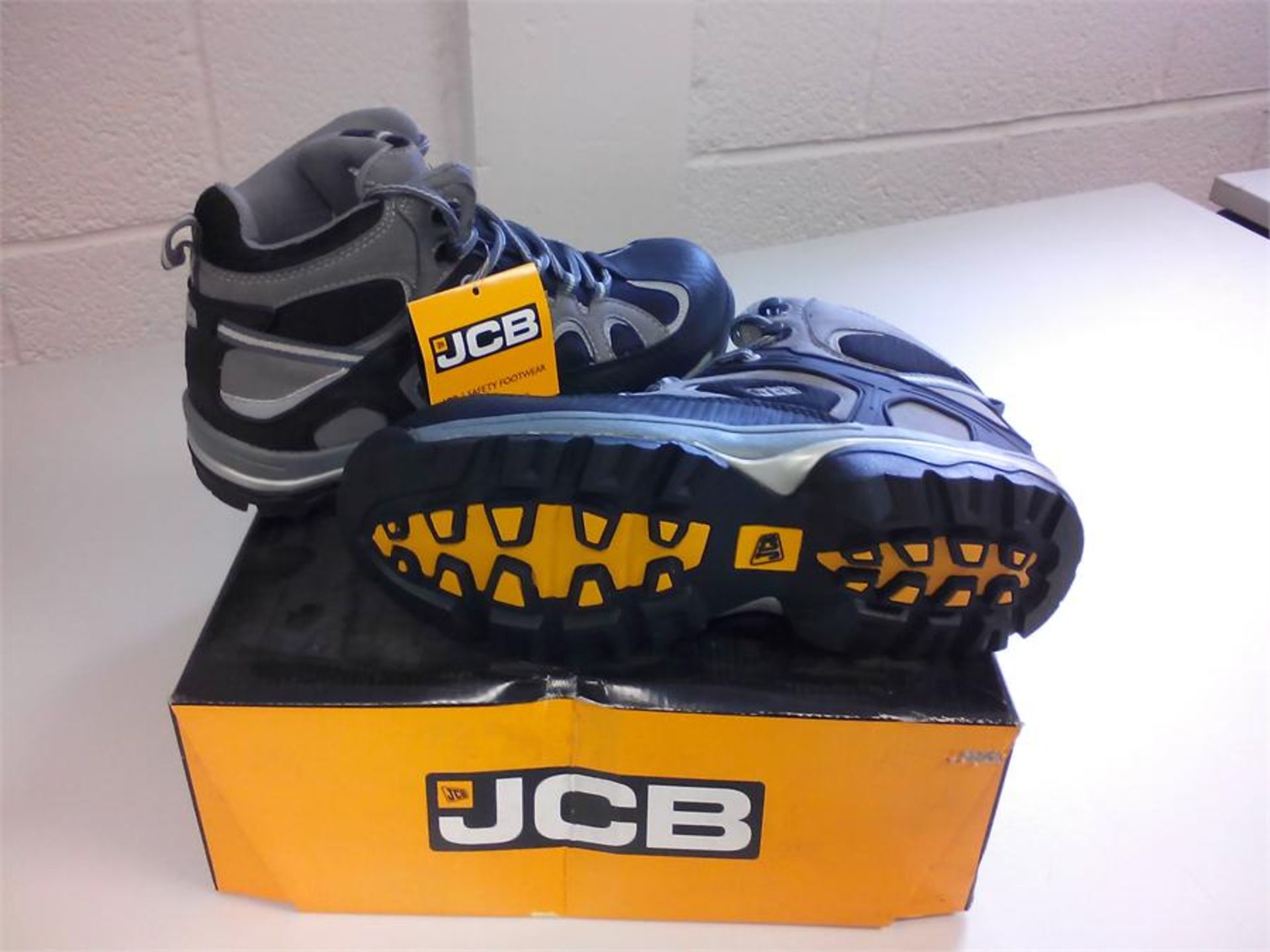 JCB Safety Boots NEW Boxed - RRP £40 - UK Size 10 / USA 11 / EURO 44 - Grey/Black Microfiber/Mesh