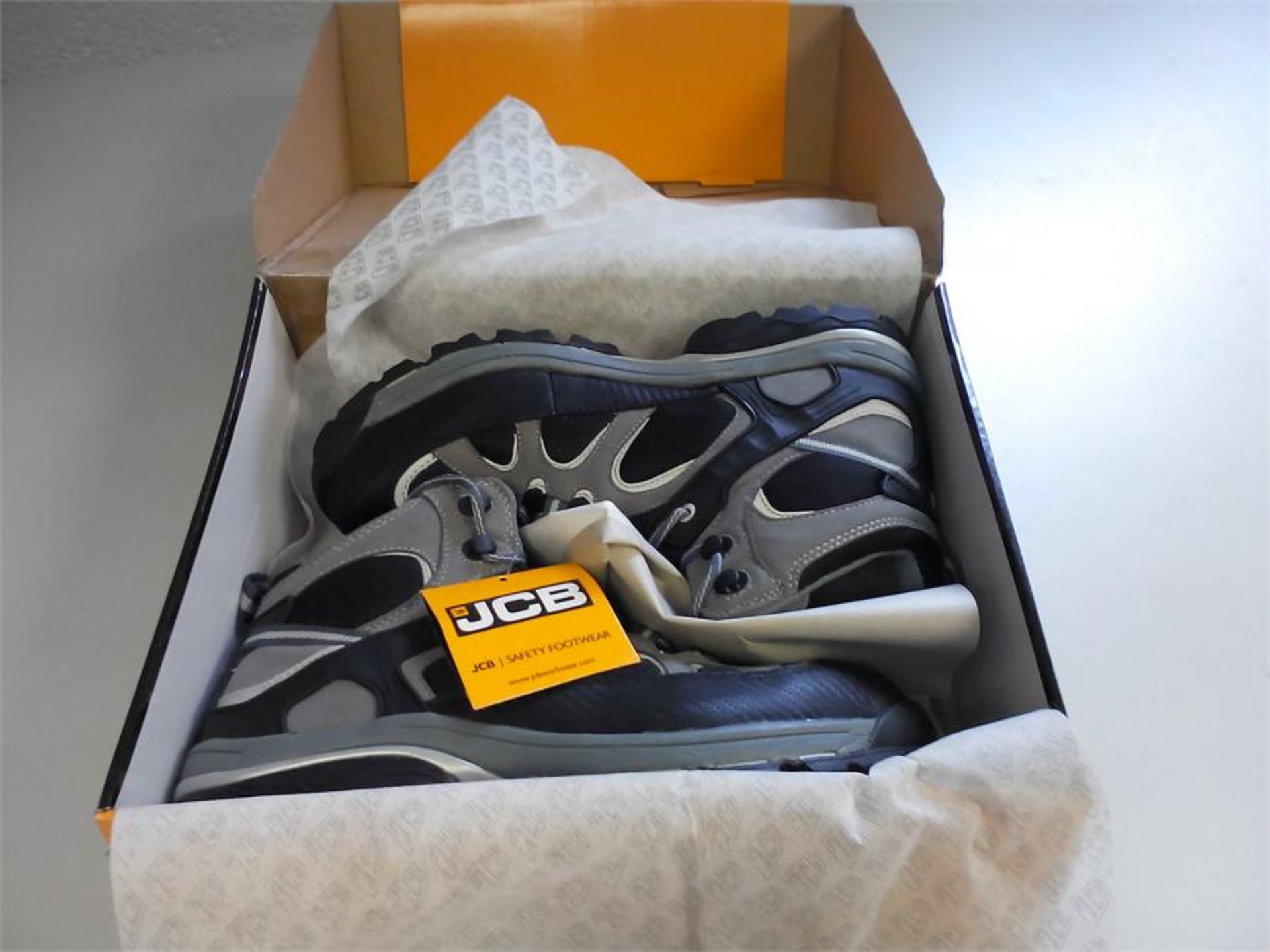 JCB Safety Boots NEW Boxed - RRP £40 - UK Size 10 / USA 11 / EURO 44 - Grey/Black Microfiber/Mesh - Image 2 of 2