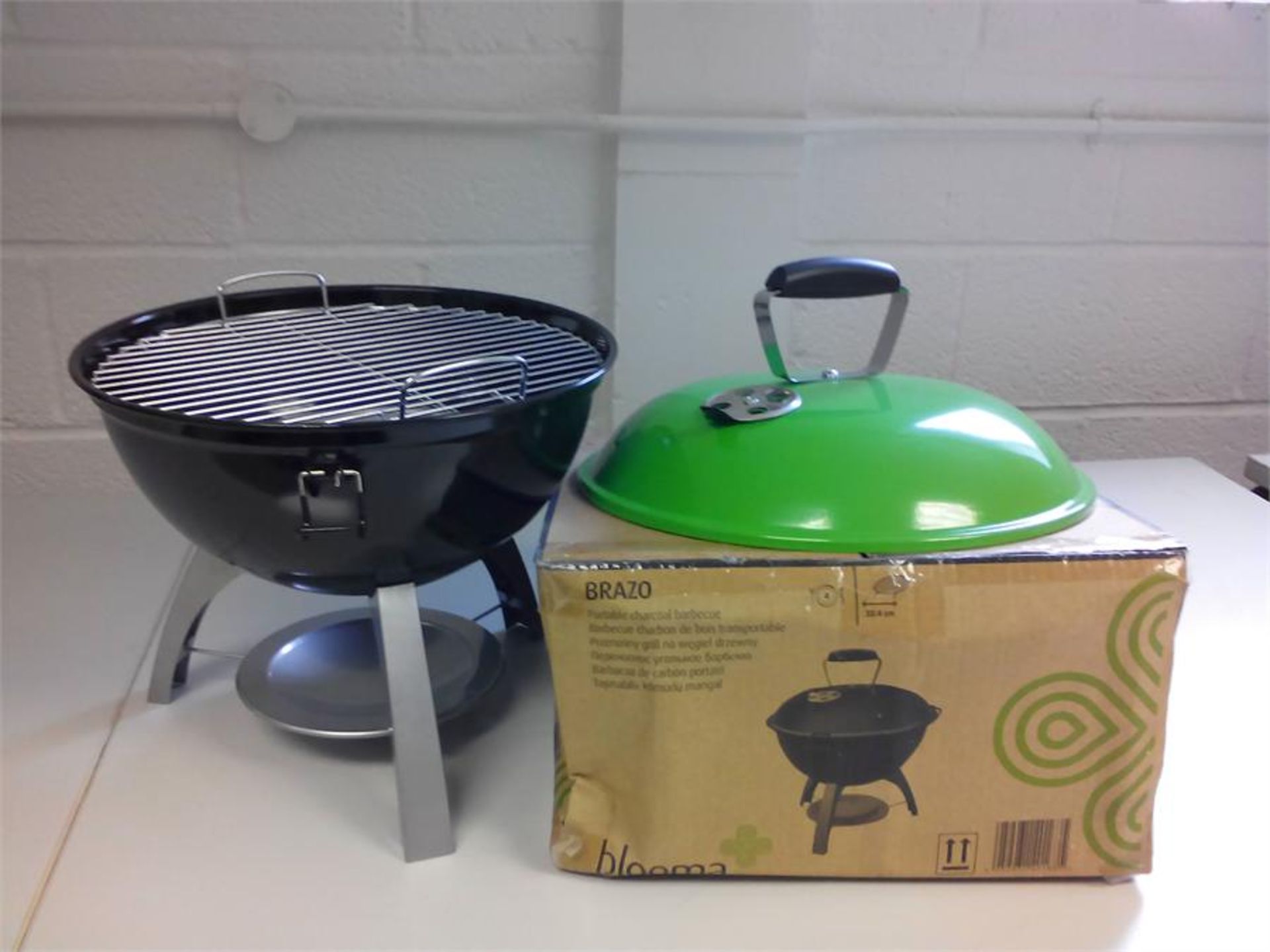 Charcoal Portable Barbecue - Green - RRP £20 - Image 2 of 3