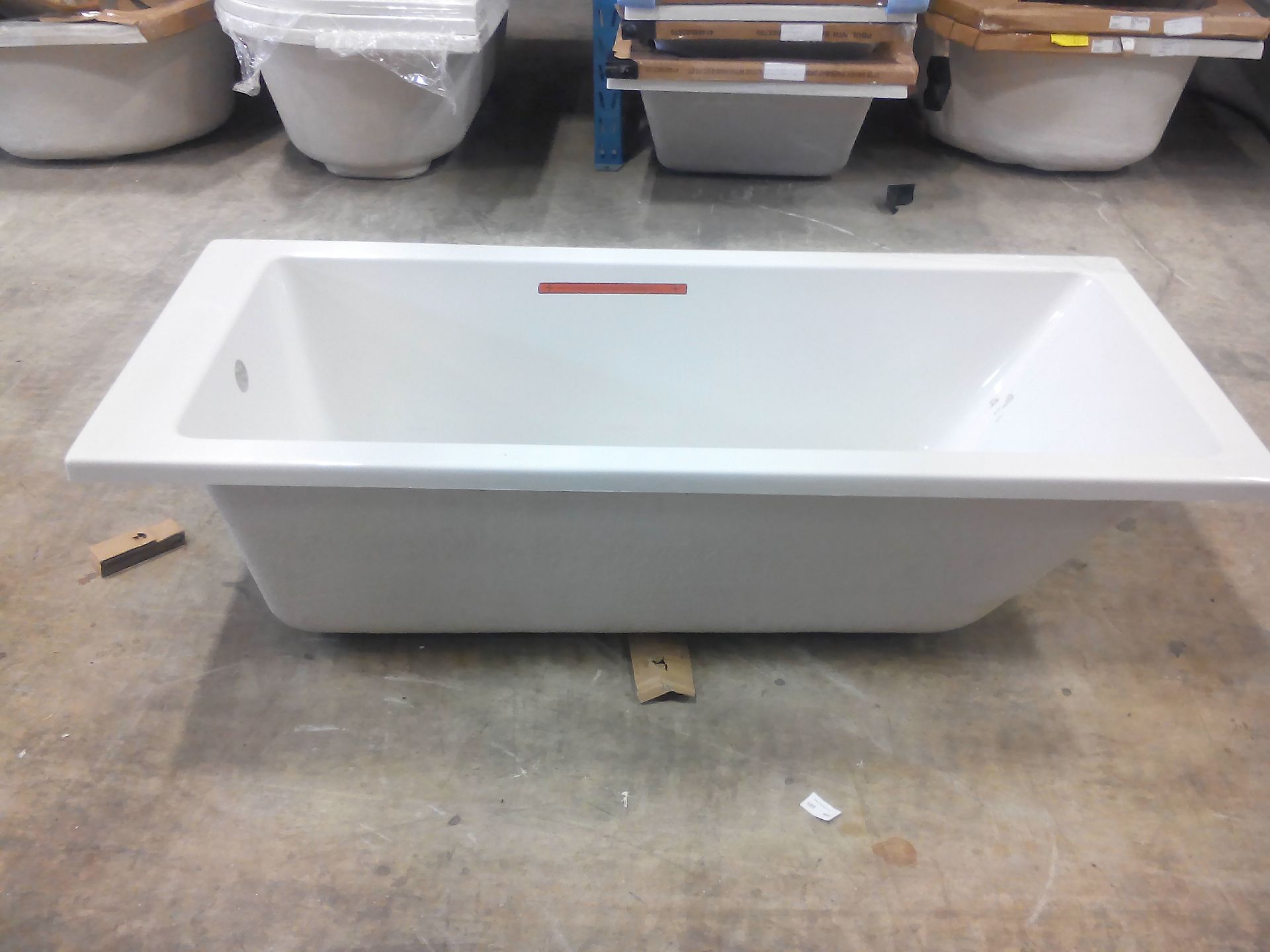 1600x700 singled acrylic bath - Image 2 of 4