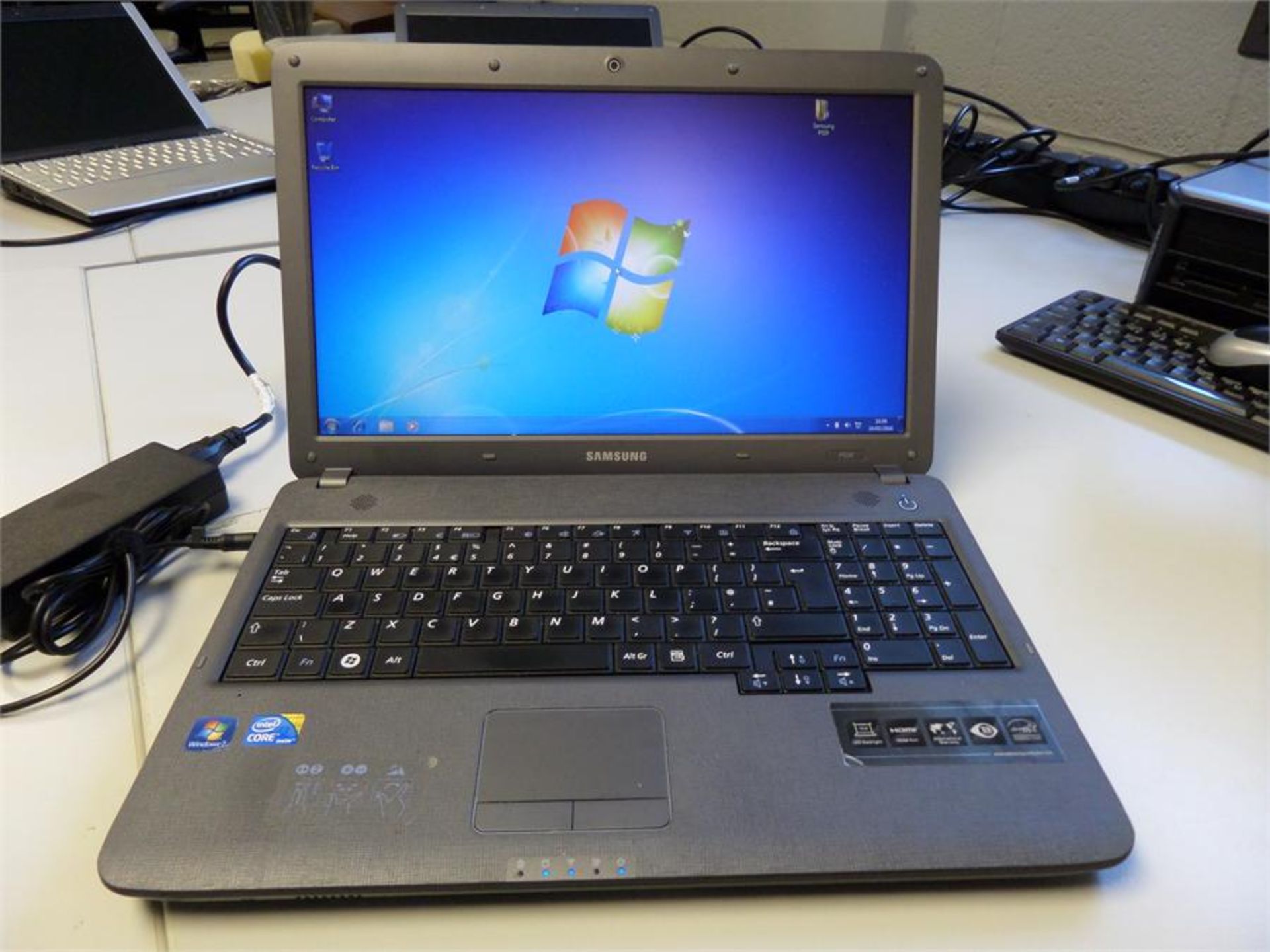 Samsung P530 Pro Intel i3- 370M 2.4GHz 2Gb RAM 320Gb HDD DVD/RW 15.6in Screen Notebook Windows 7 - Image 2 of 2