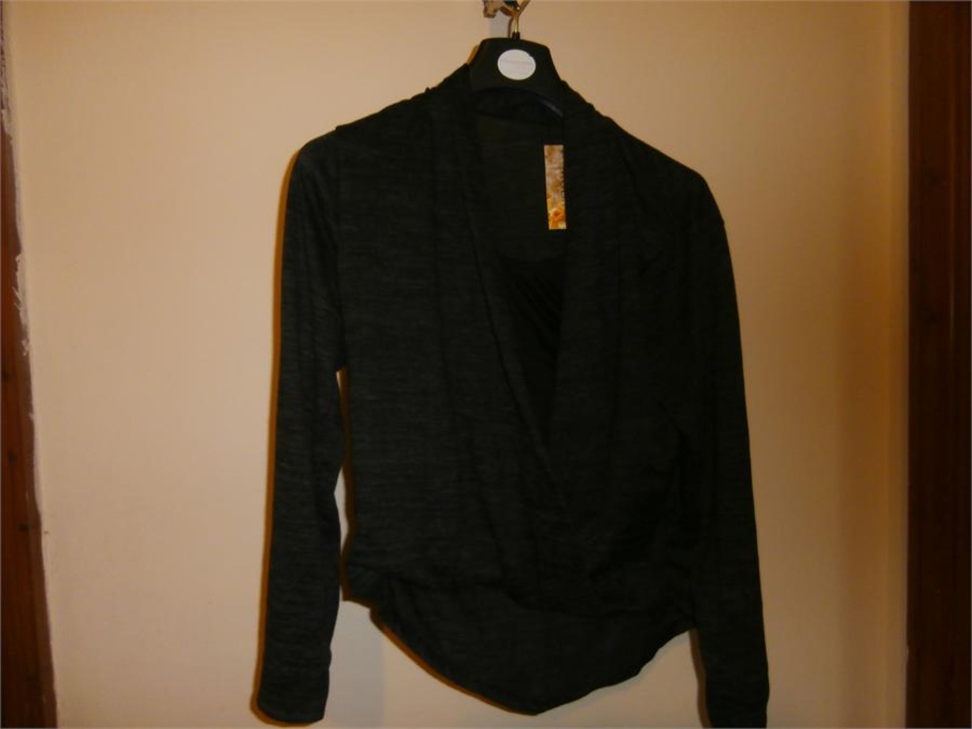 NEW, Moda, Ladies Grey/Black Long Sleeved TOP.