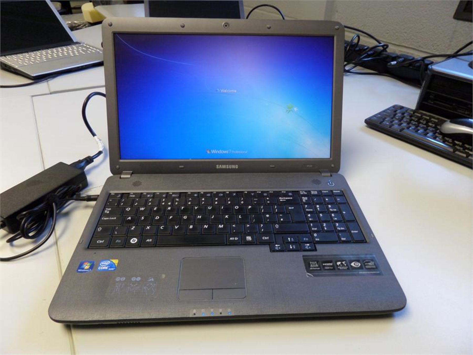 Samsung P530 Pro Intel i3- 370M 2.4GHz 2Gb RAM 320Gb HDD DVD/RW 15.6in Screen Notebook Windows 7