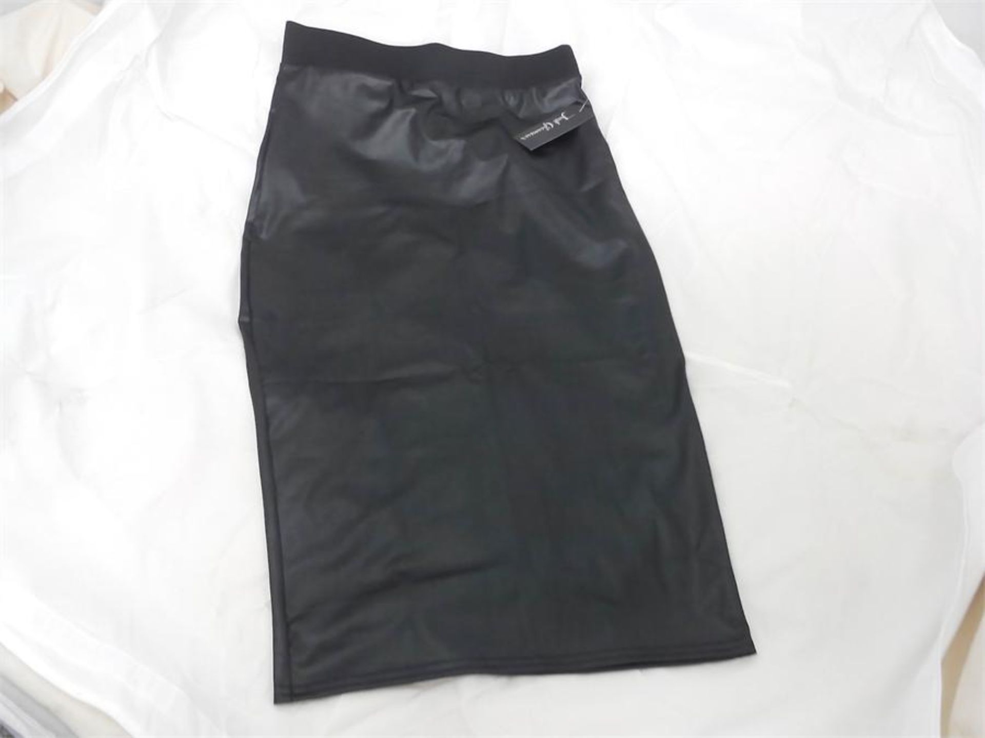 NEW Ladies Leather Look Knee Length Straight Skirt, Black, Size M/L - RRP £9 - Image 3 of 3