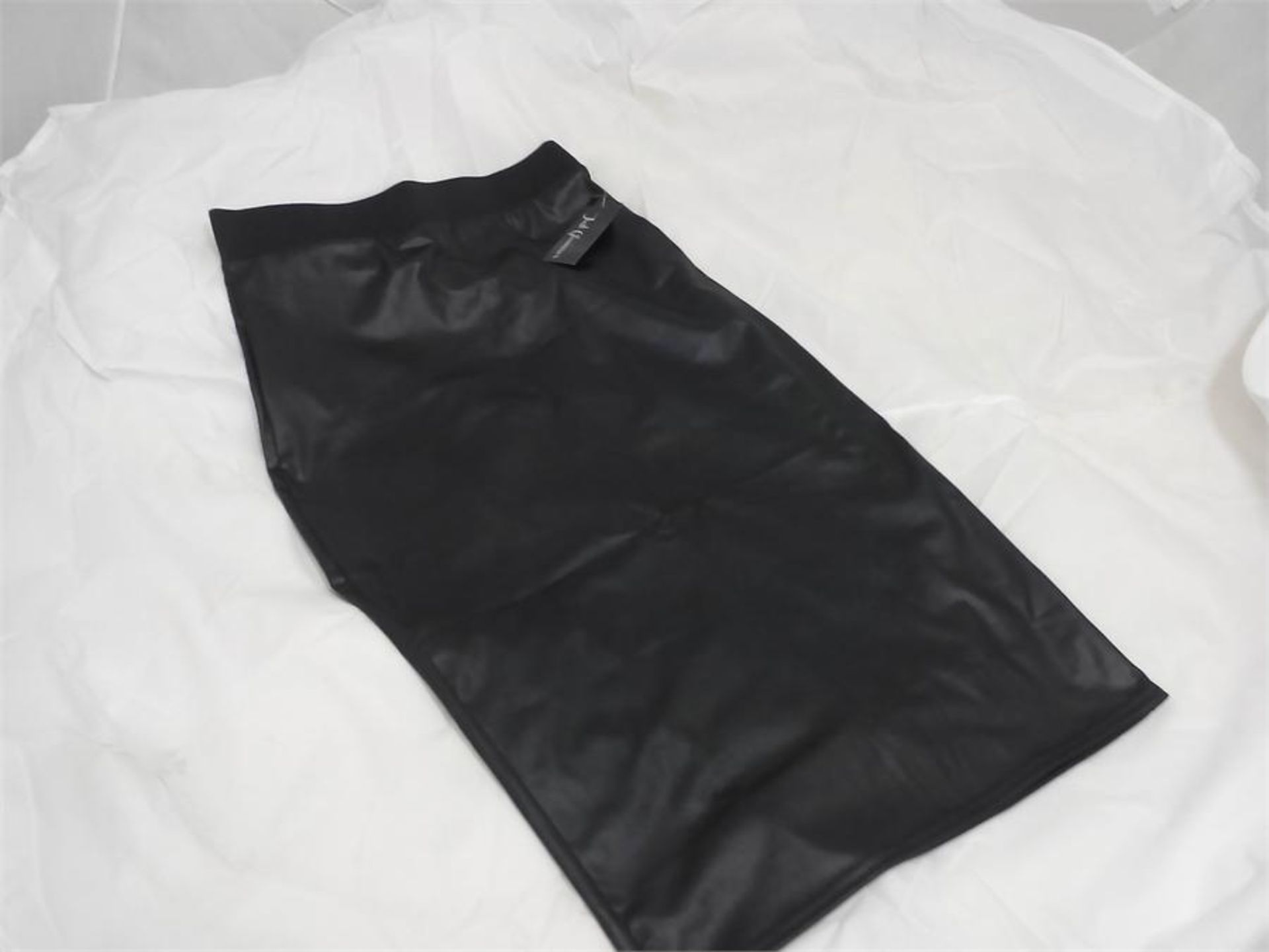 NEW Ladies Leather Look Knee Length Straight Skirt, Black, Size M/L - RRP £9 - Image 2 of 3