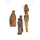 Drei SkulpturenVollplastisch in Holz geschnitzter Christuskorpus mit Lendenschurz (Spanien, 15./