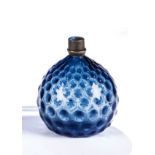 Seltene Kugelflasche mit WarzenmusterAlpenländisch, 18. Jh. Kobaltblaues, warzenoptisch geblasenes