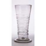 BandwurmglasDeutschland, 17. Jh. Graustichiges Glas mit gestauchtem Stand, hochgestochenem Boden und