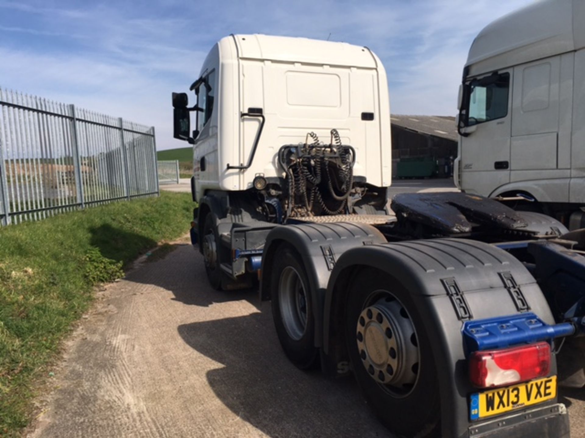 1 X SCANIA G44O TRACTOR UNIT, REG DATE 24/04/13, 217,168 km, MOT APRIL 16. SLEEPER CAB. - Image 4 of 4