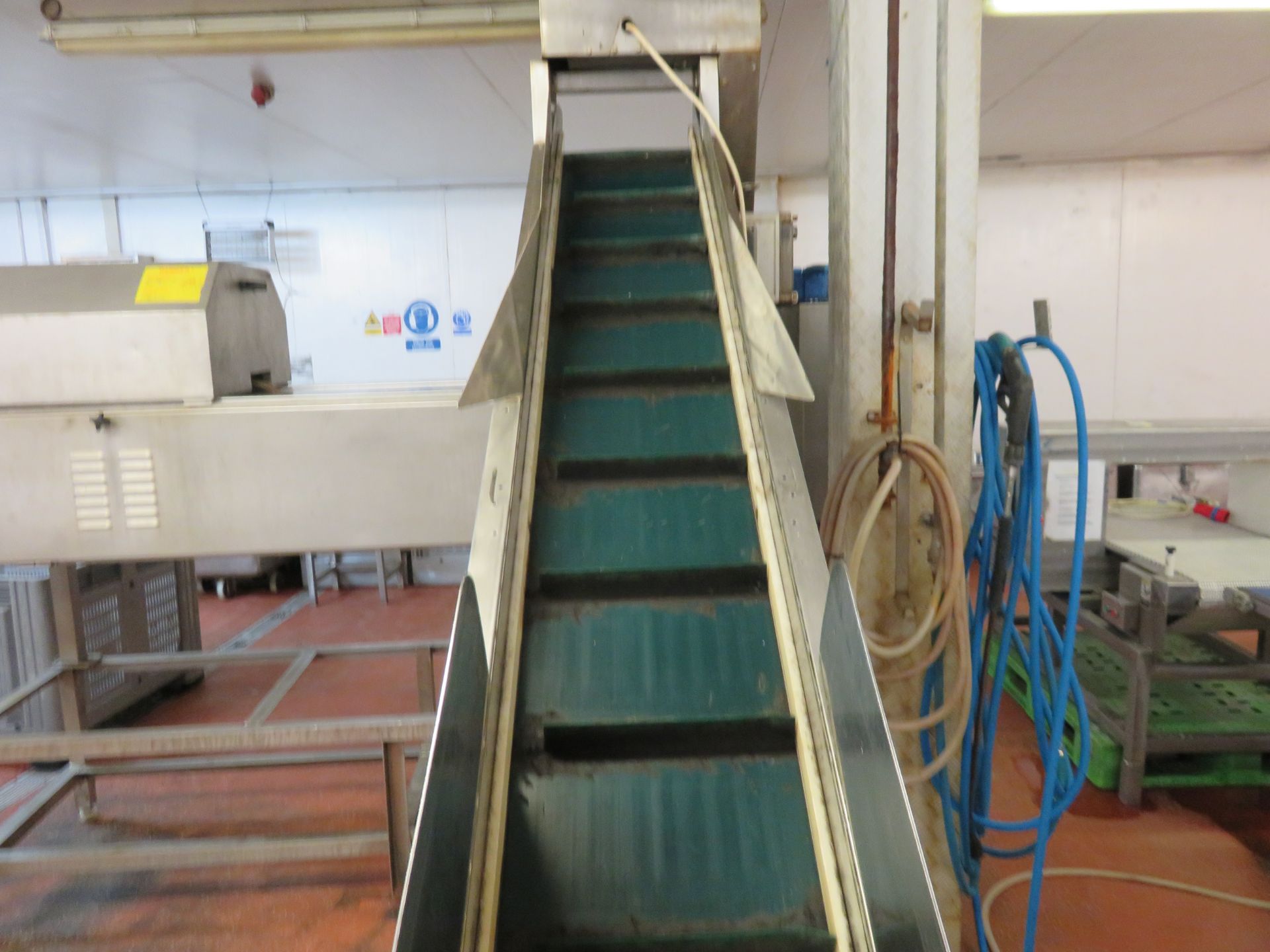 Infeed Elevator approx. 1200mm high with 300mm wide flighted belt LIFT OUT £50 - Image 2 of 2