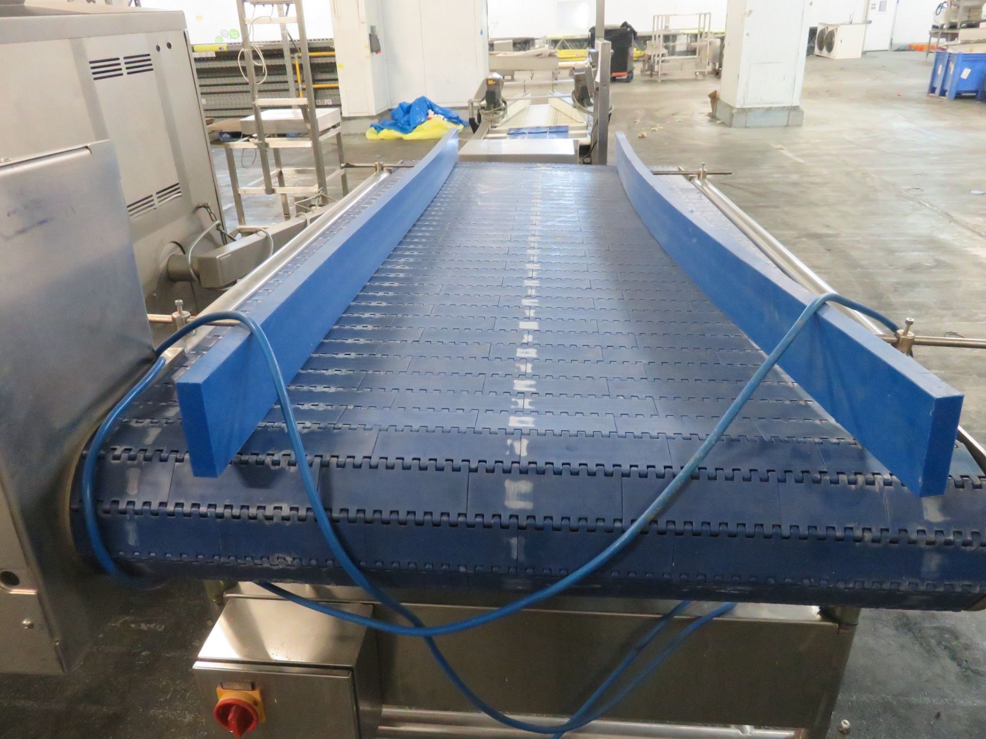 Conveyor blue introlux belt.Variable speed.S/s.900mm wide x1900mm Lng.Mobile on wheels. Lift Out £20 - Image 2 of 2