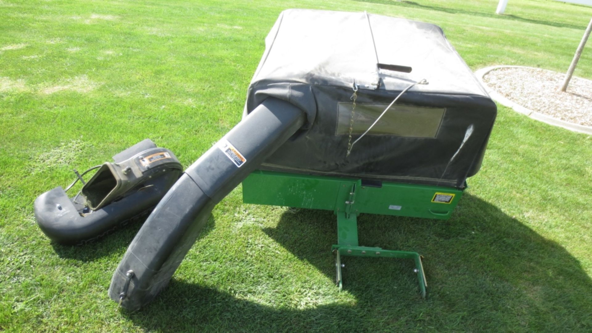 John Deere MC519 collection system for rider mower Rear mount grass & leaf collection system for - Image 4 of 5