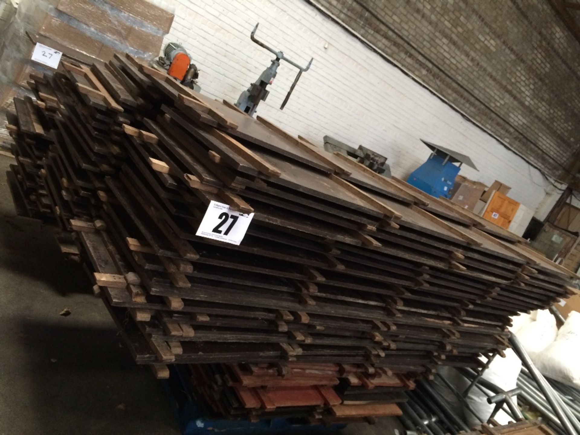 Interlocking wooden marquee flooring comprising 122 - 8' x 2' boards and 31 - 4' x 2' boards - Image 3 of 3