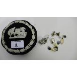 A Wedgwood black Jasper Ware trinket dish and cover containing a small selection of jewellery to