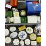A quantity of porcelain and pottery trinket jars and covers to include Wedgwood, Spode, Hammersley