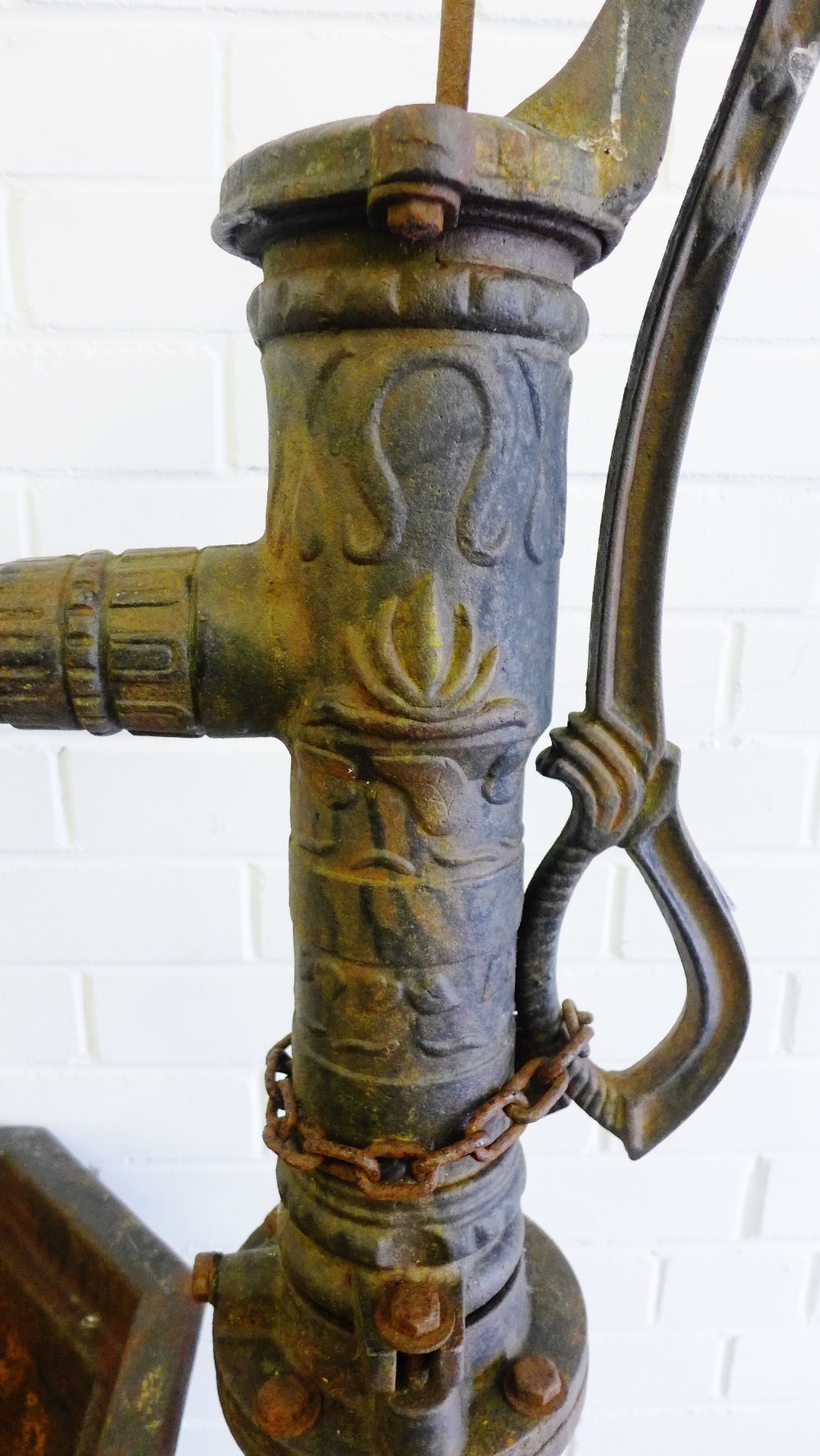 A cast iron water pump, the handle embossed with frogs and leaf decoration, together with a trough - Image 2 of 3