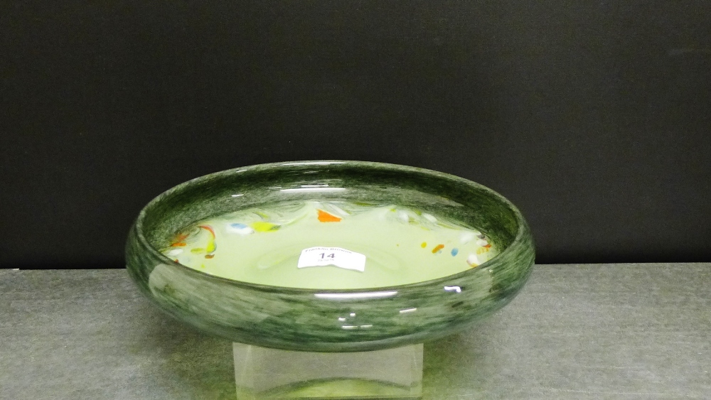 A Strathearn art glass bowl with swirled inclusions to a green ground, 23cm diameter