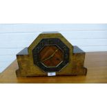 An Art Deco oak mantle clock with Arabic numerals, 37 x 22cm