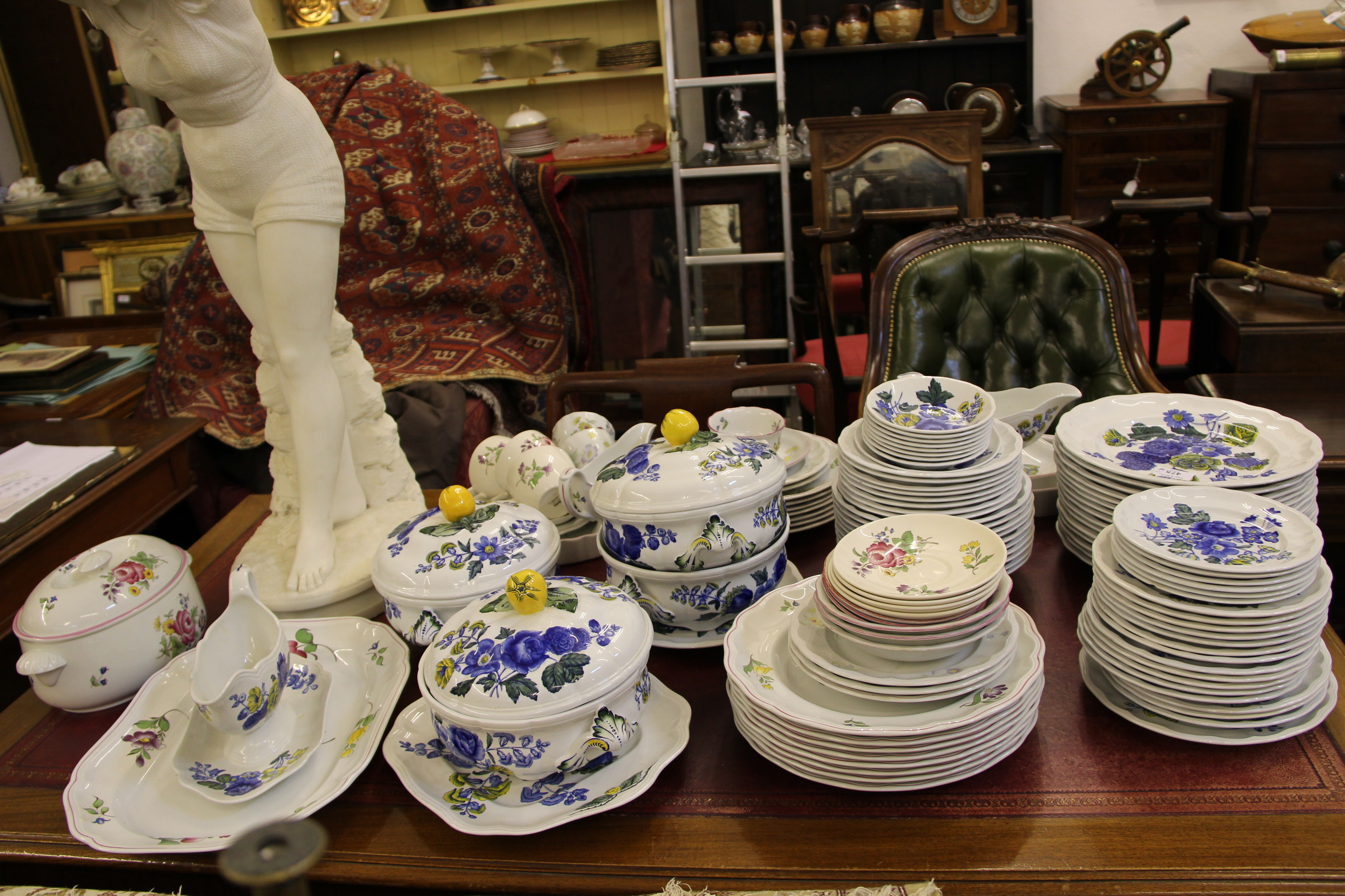 A Spode 'Blue Flowers' part dinner service, comprising gravy boat with integral stand, a gravy - Image 2 of 7