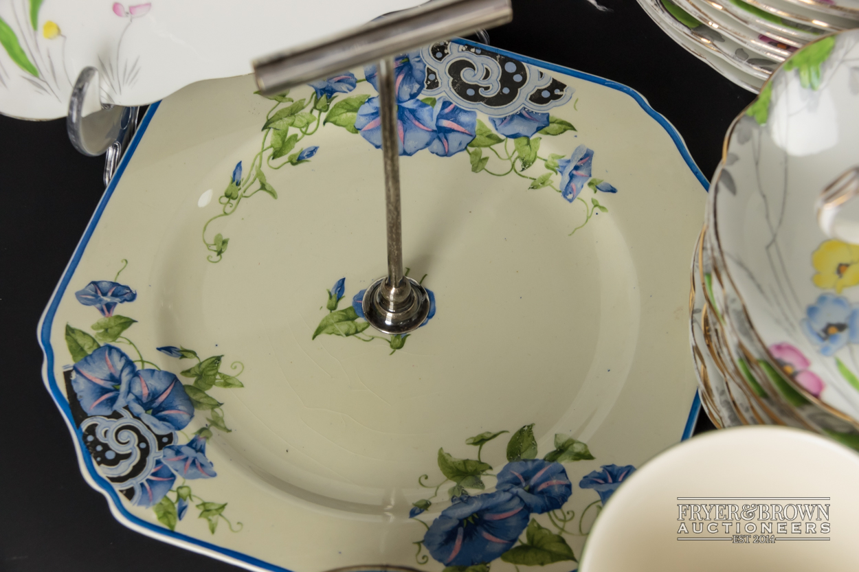 A Foley bone china Art Deco part tea service of poppy pattern, no.v327, printed and hand painted - Image 7 of 8