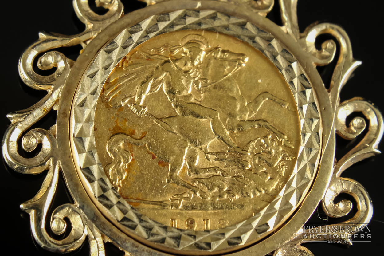 A George V gold half sovereign 1912 coin mounted as a pendant, total gold weight 7grs approx - Image 4 of 4