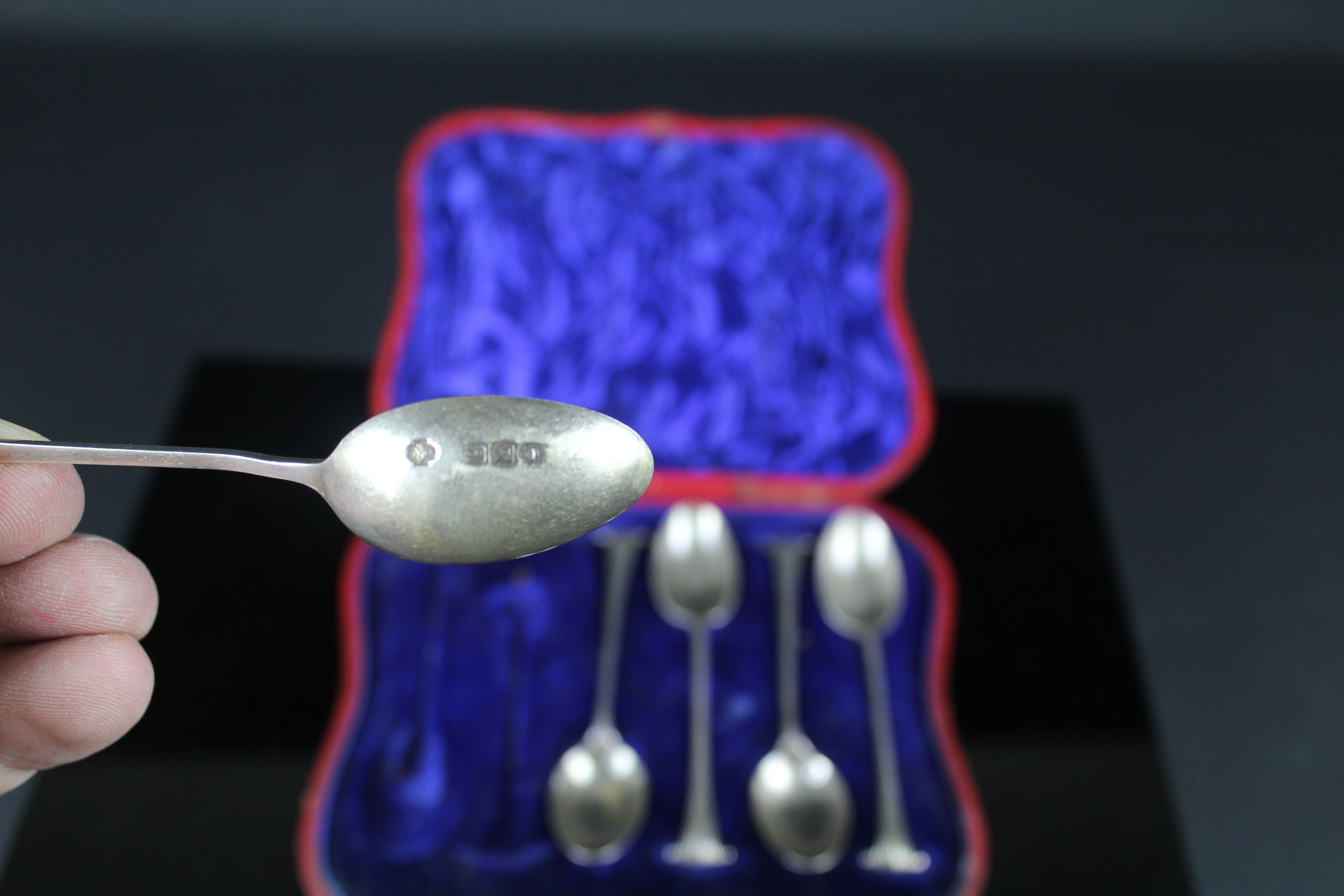 Five silver coffee spoons, scroll pattern, London 1896, makers mark of William Hutton & Sons, in - Image 2 of 2